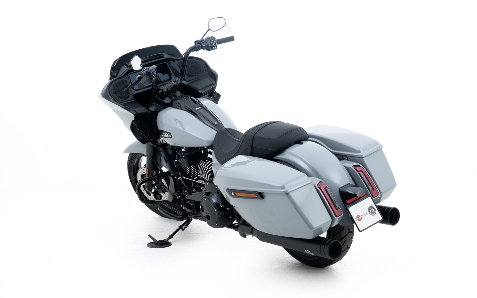 HARLEY-DAVIDSON FLTRX Road Glide Black Finish 117-showroom-element-3