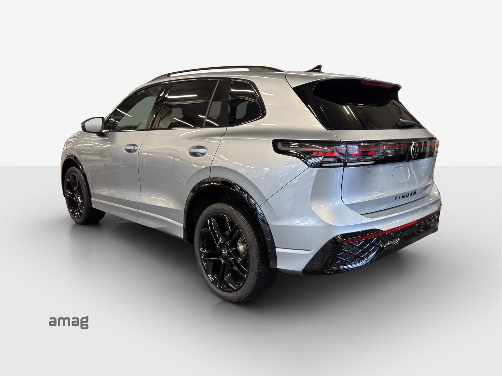 VW Tiguan 2.0 TSI DSG R-Line 4Motion-image-2