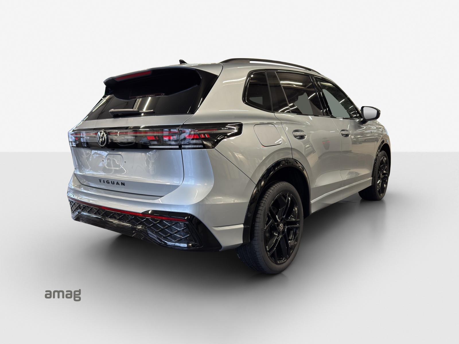 VW Tiguan 2.0 TSI DSG R-Line 4Motion-image-4
