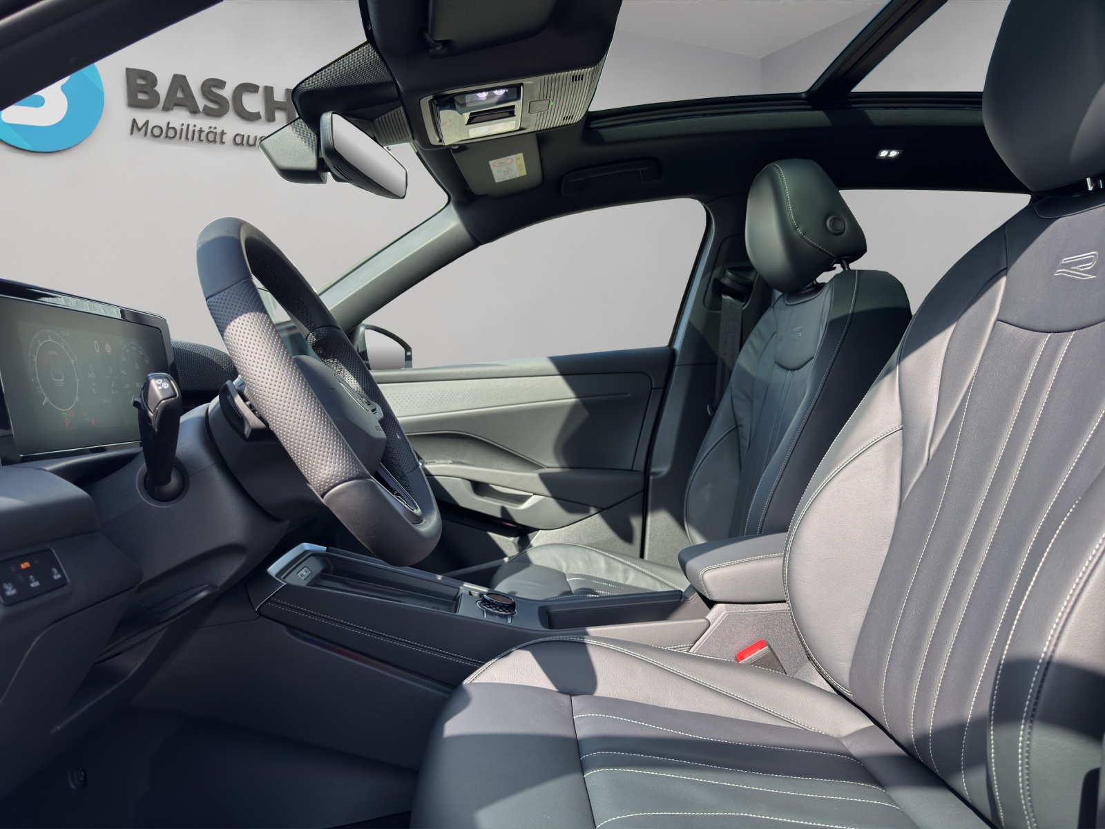 VW T-Roc 1.5 eTSI mHEV R-Line DSG-image-3