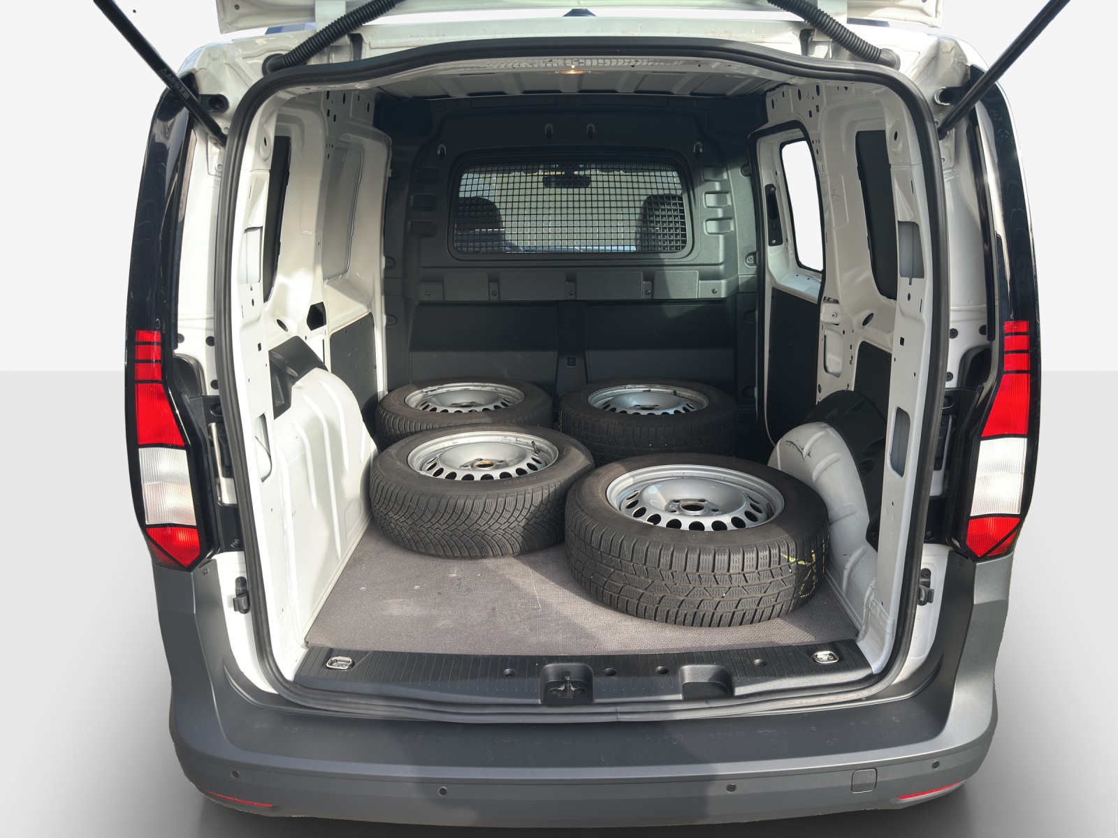 VW Caddy Cargo 2.0TDI-image-12