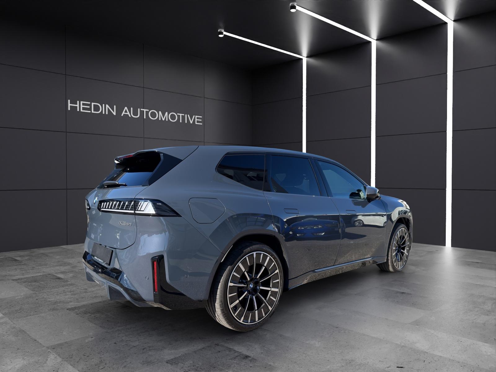 BMW iX3 50 xDrive-image-5