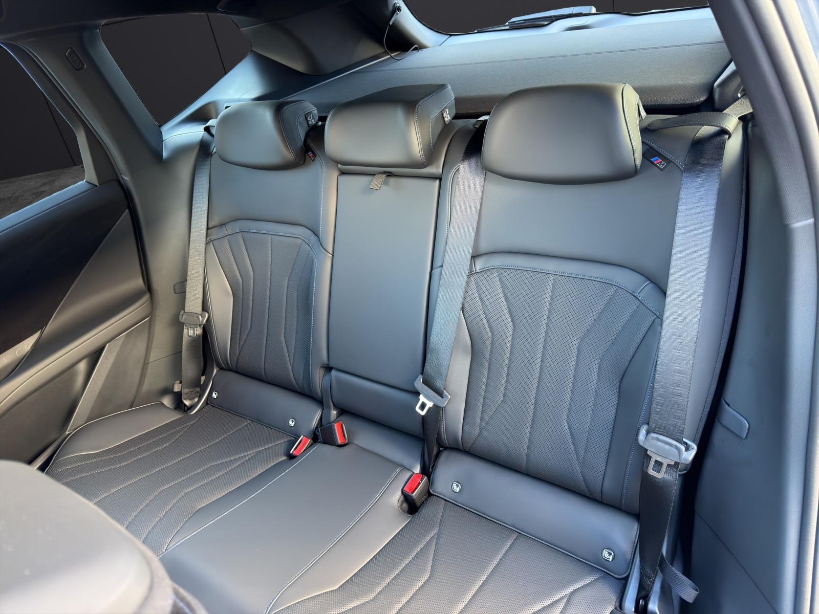 BMW iX3 50 xDrive-image-17