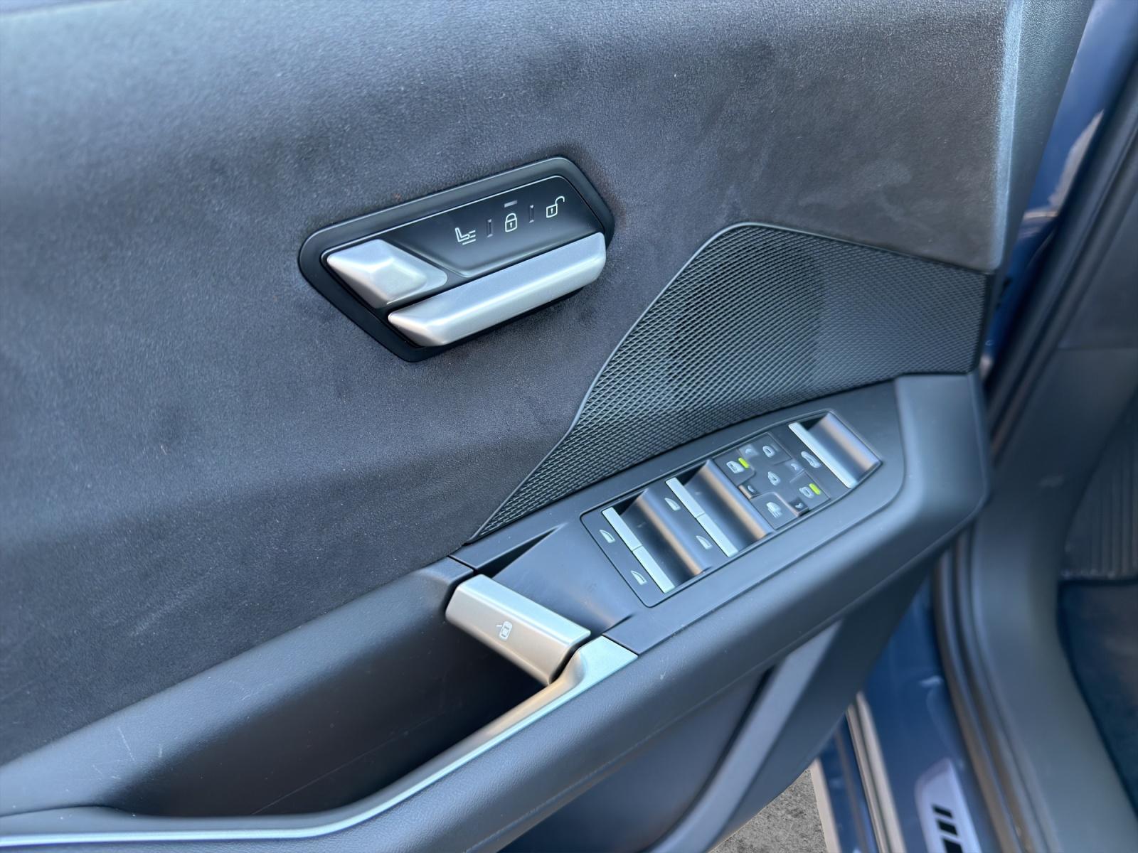 BMW iX3 50 xDrive-image-14