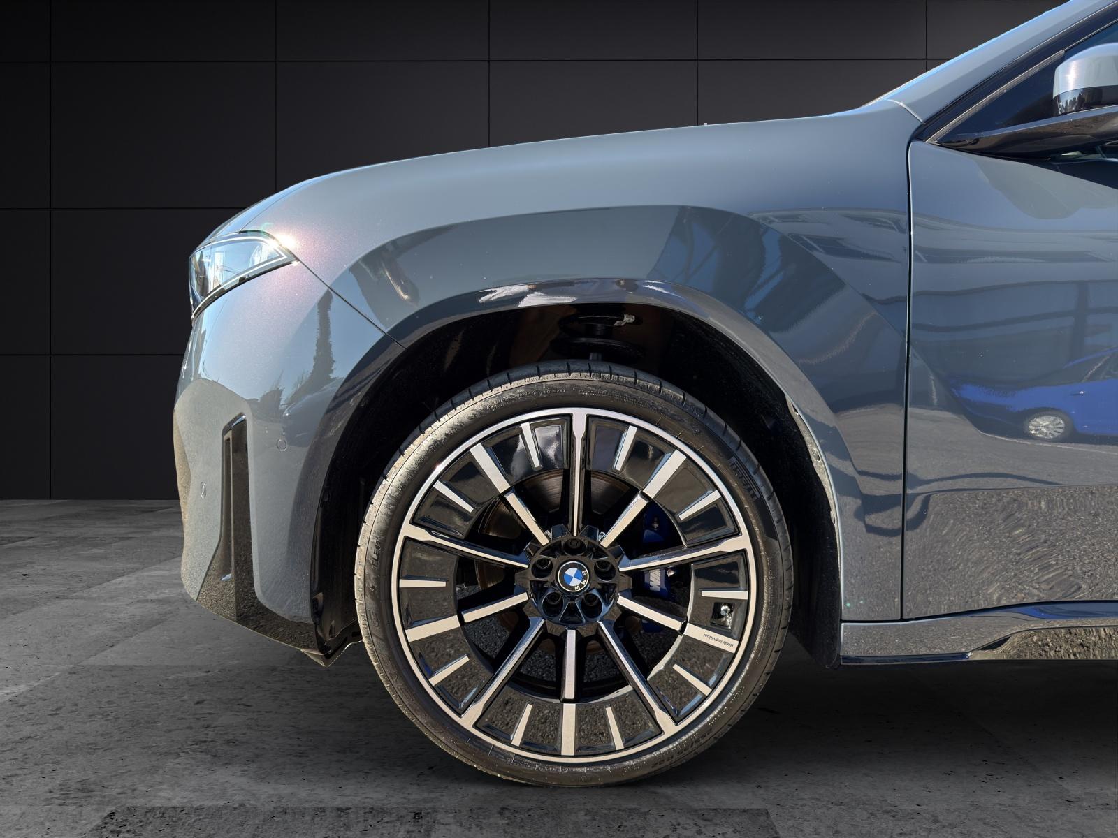 BMW iX3 50 xDrive-image-8