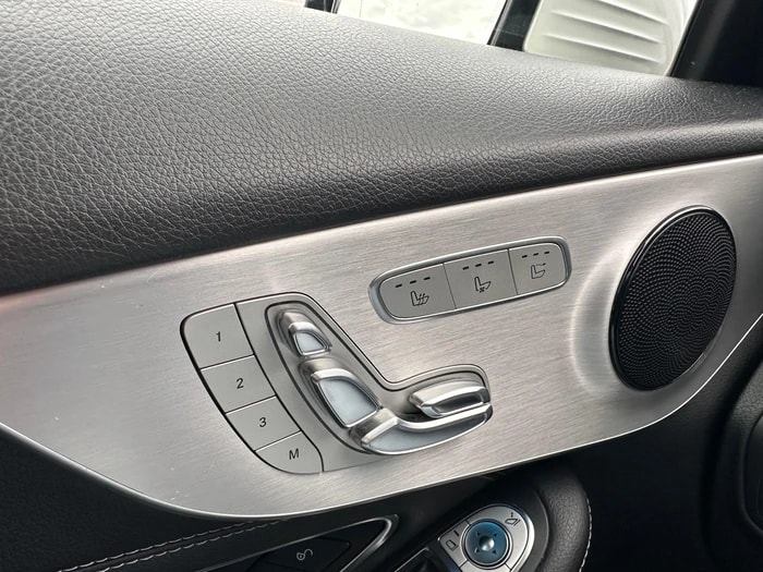 MERCEDES-BENZ C 250 Cabriolet AMG Line 9G-Tronic-image-11