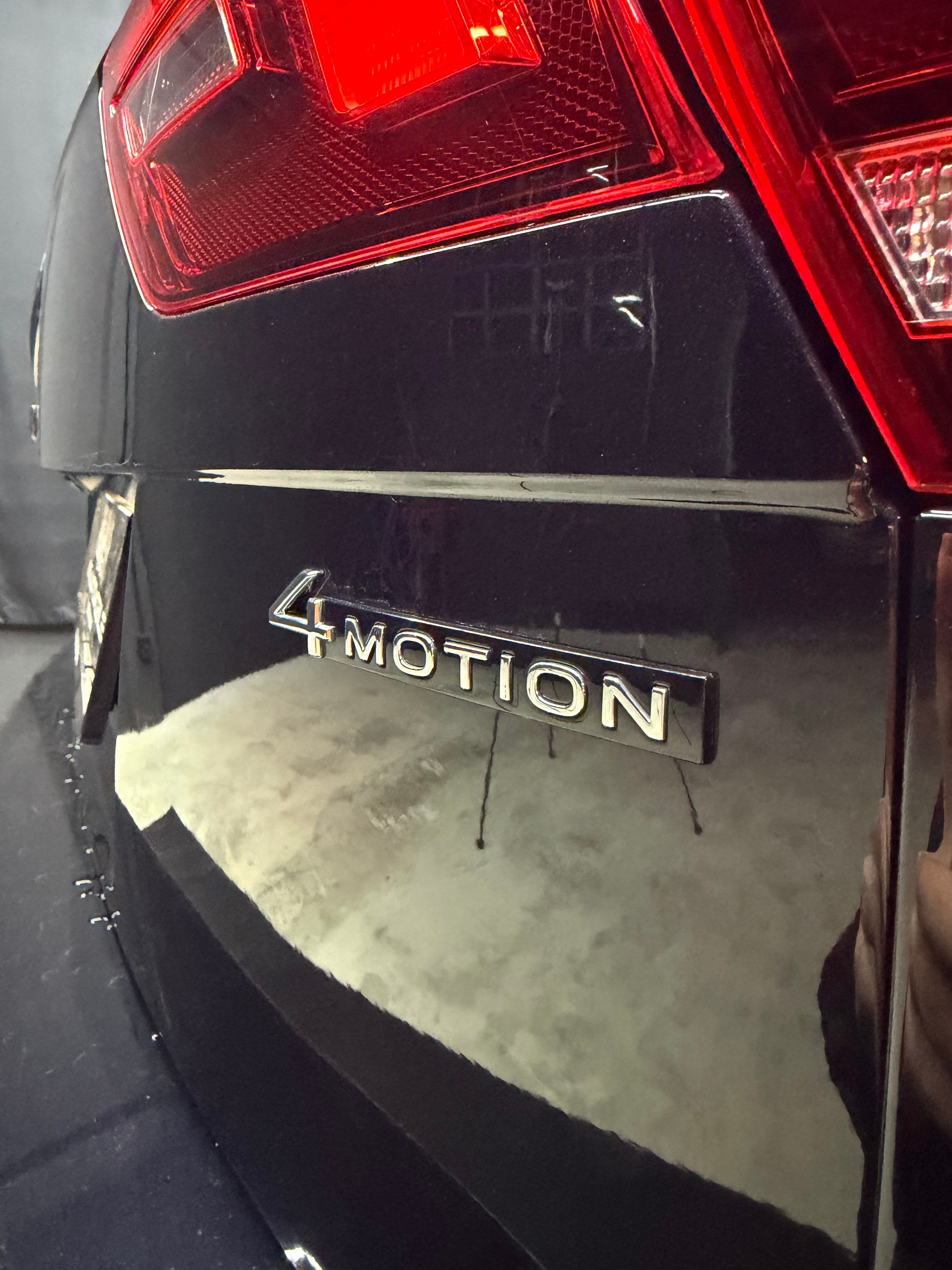 VW Tiguan 2.0TSI R-Line 4Motion DSG-image-7