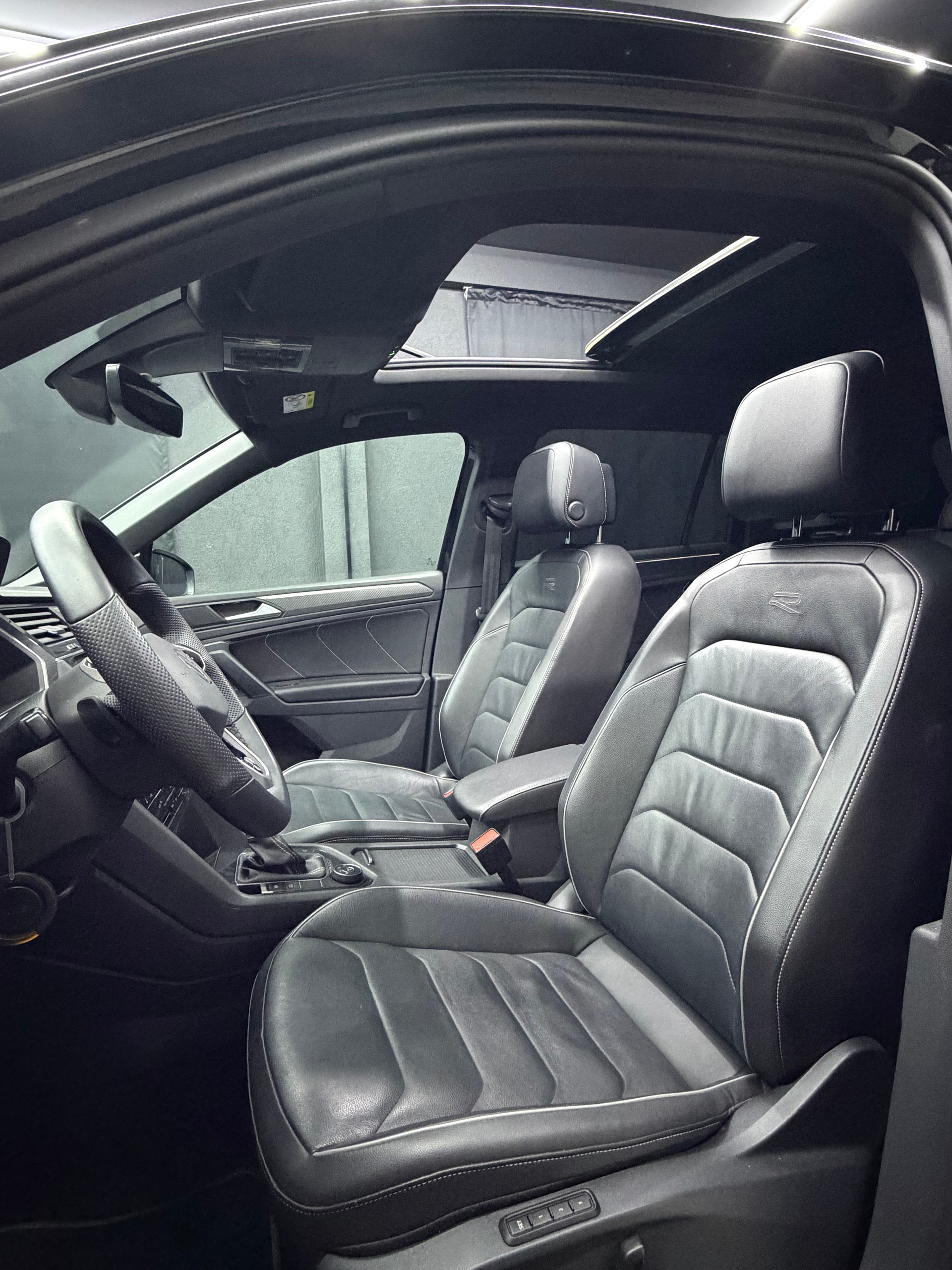 VW Tiguan 2.0TSI R-Line 4Motion DSG-image-12