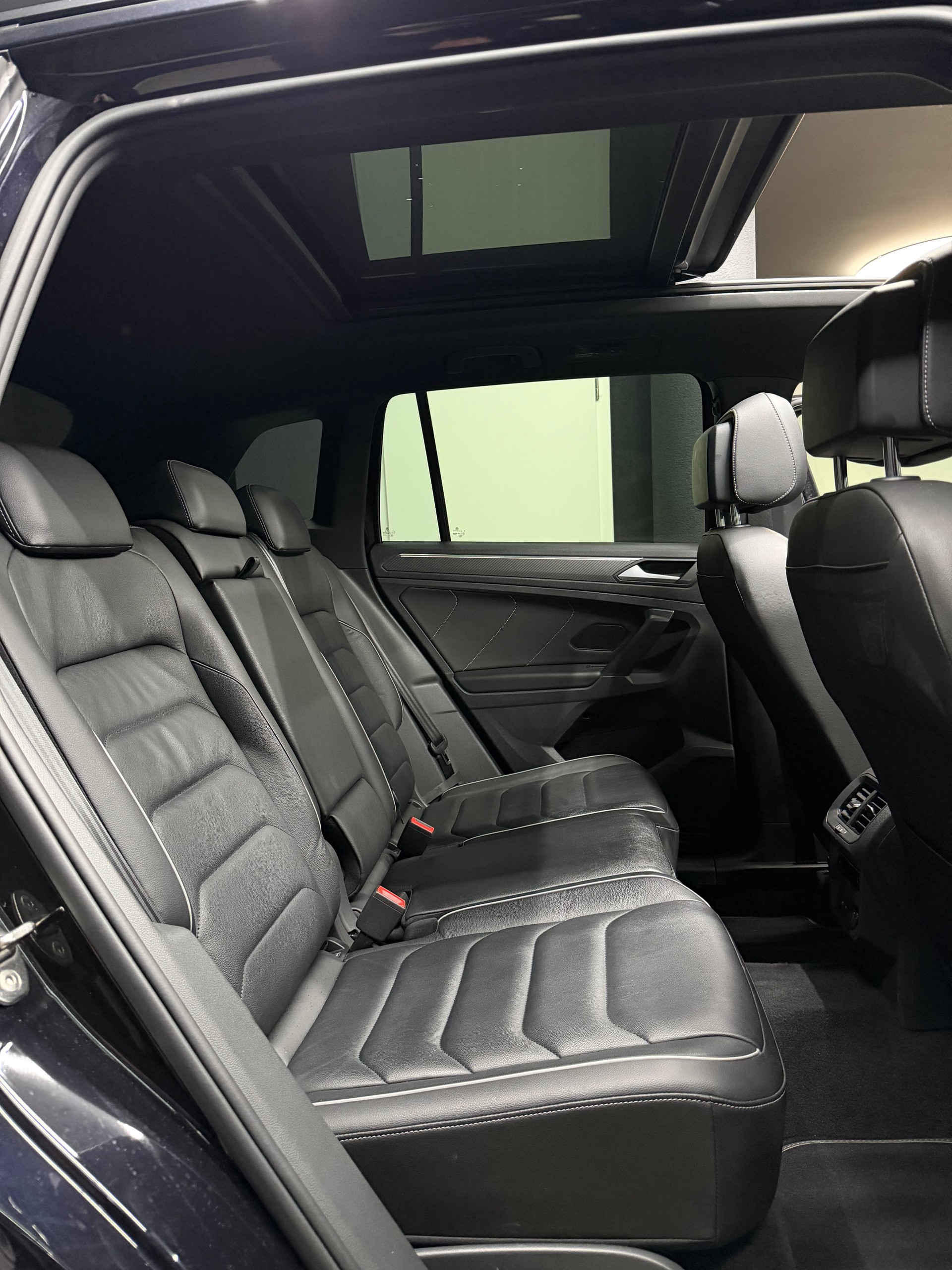 VW Tiguan 2.0TSI R-Line 4Motion DSG-image-16