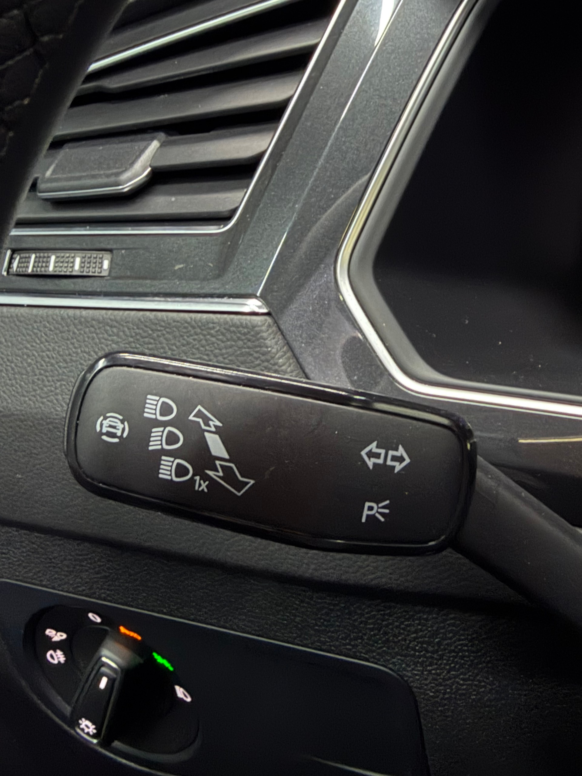 VW Tiguan 2.0TSI R-Line 4Motion DSG-image-29