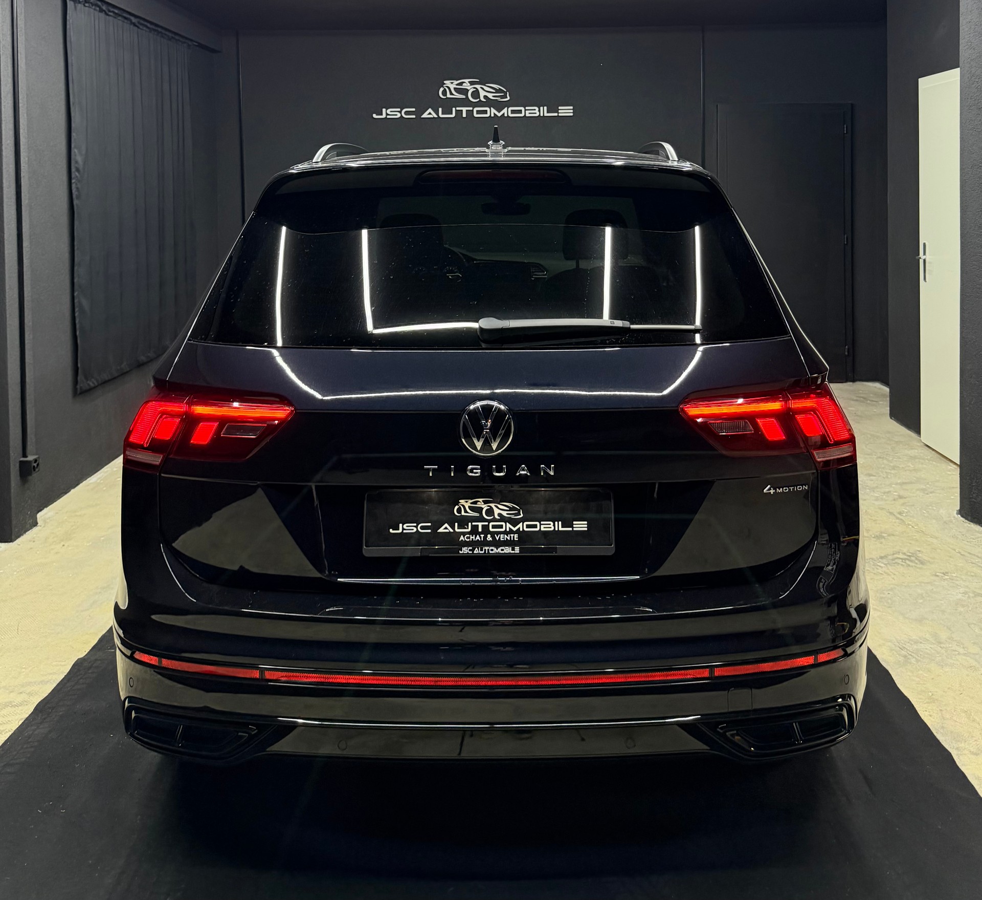 VW Tiguan 2.0TSI R-Line 4Motion DSG-showroom-element-1