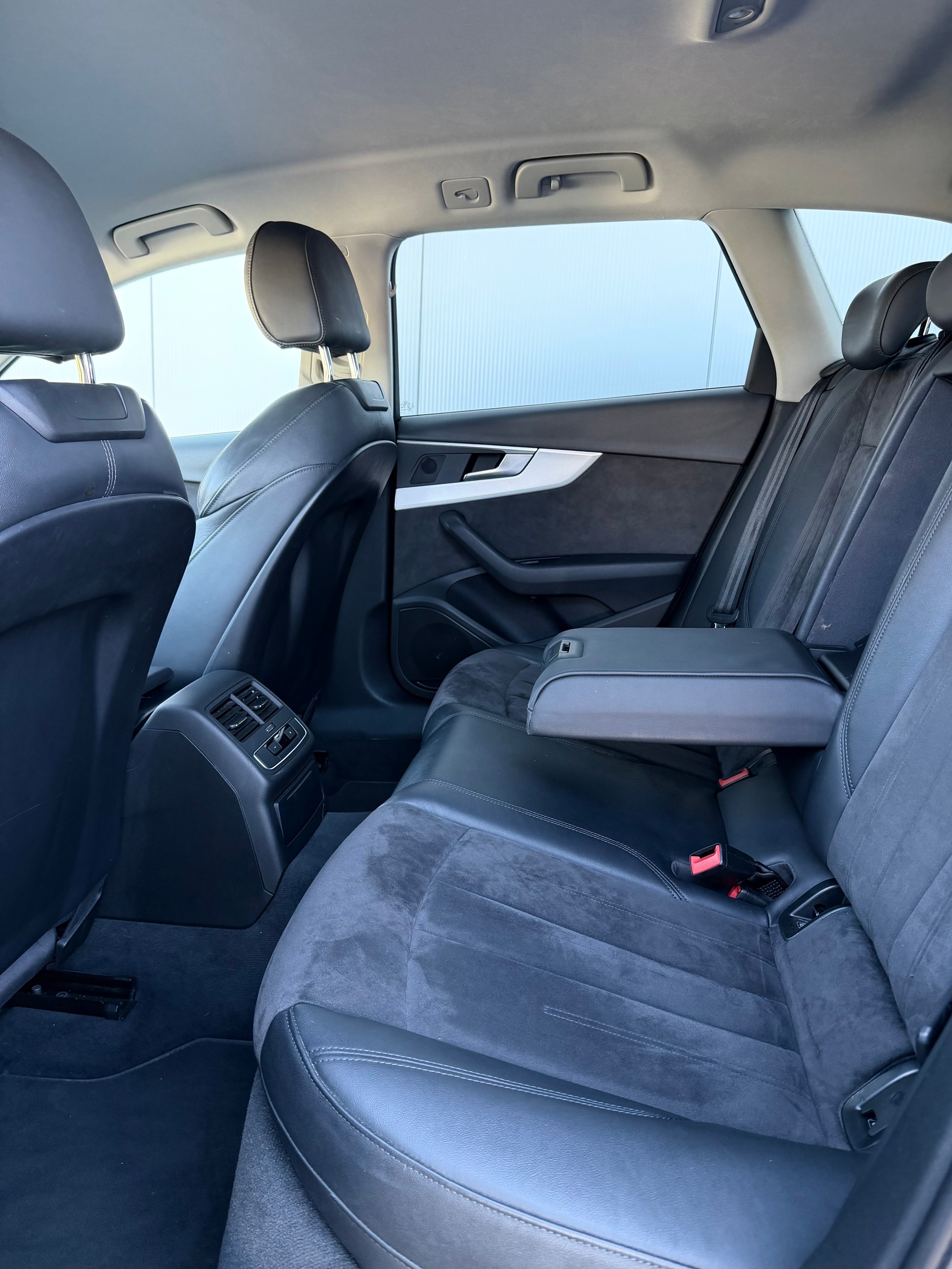 AUDI A4 Avant 2.0 TDI Sport quattro S-tronic-image-5