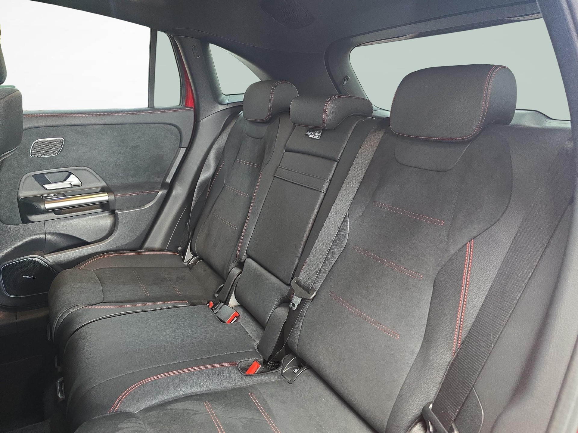 MERCEDES-BENZ GLA 250 e EQ Star AMG Line-image-8
