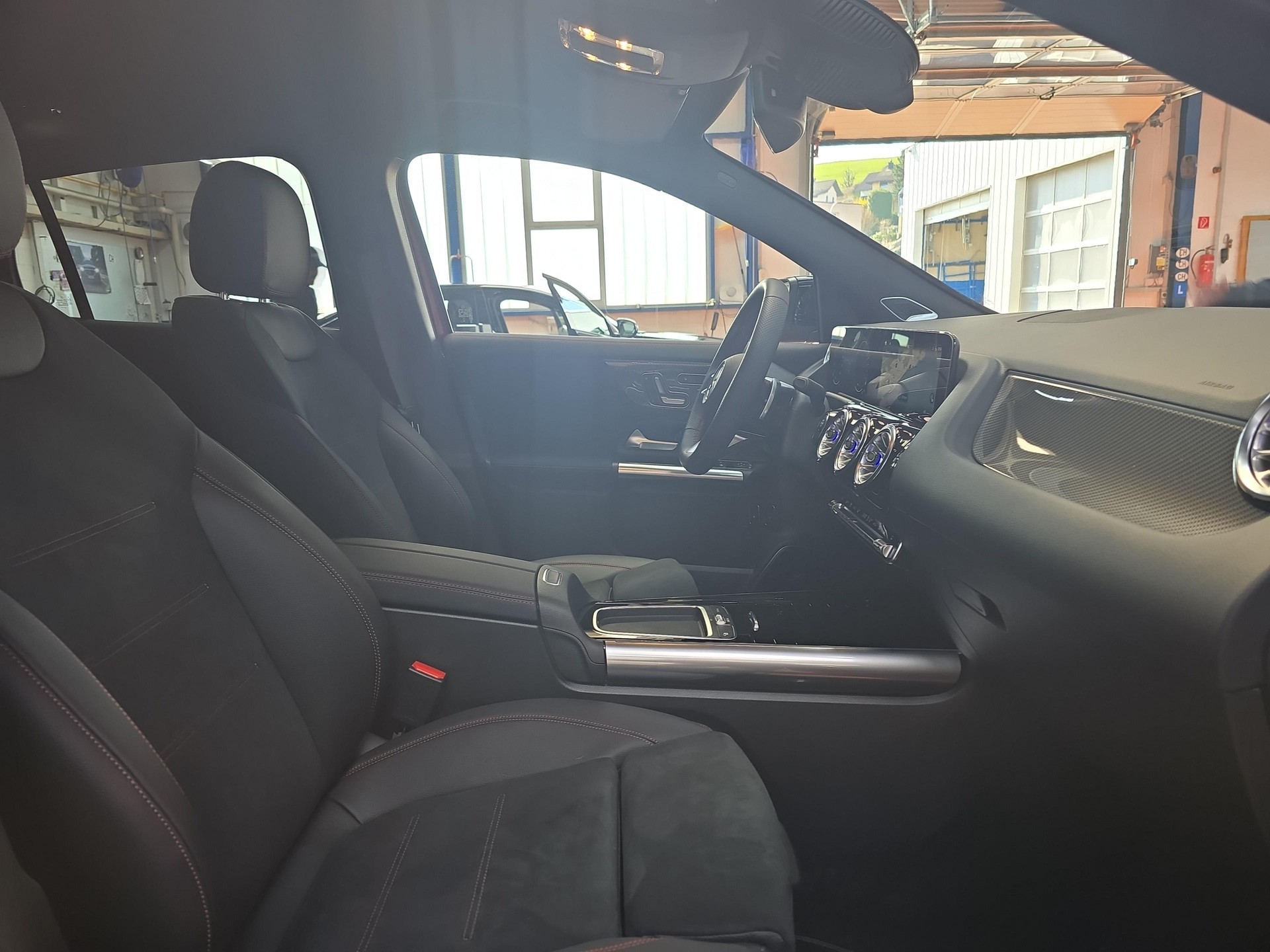 MERCEDES-BENZ GLA 250 e EQ Star AMG Line-image-7