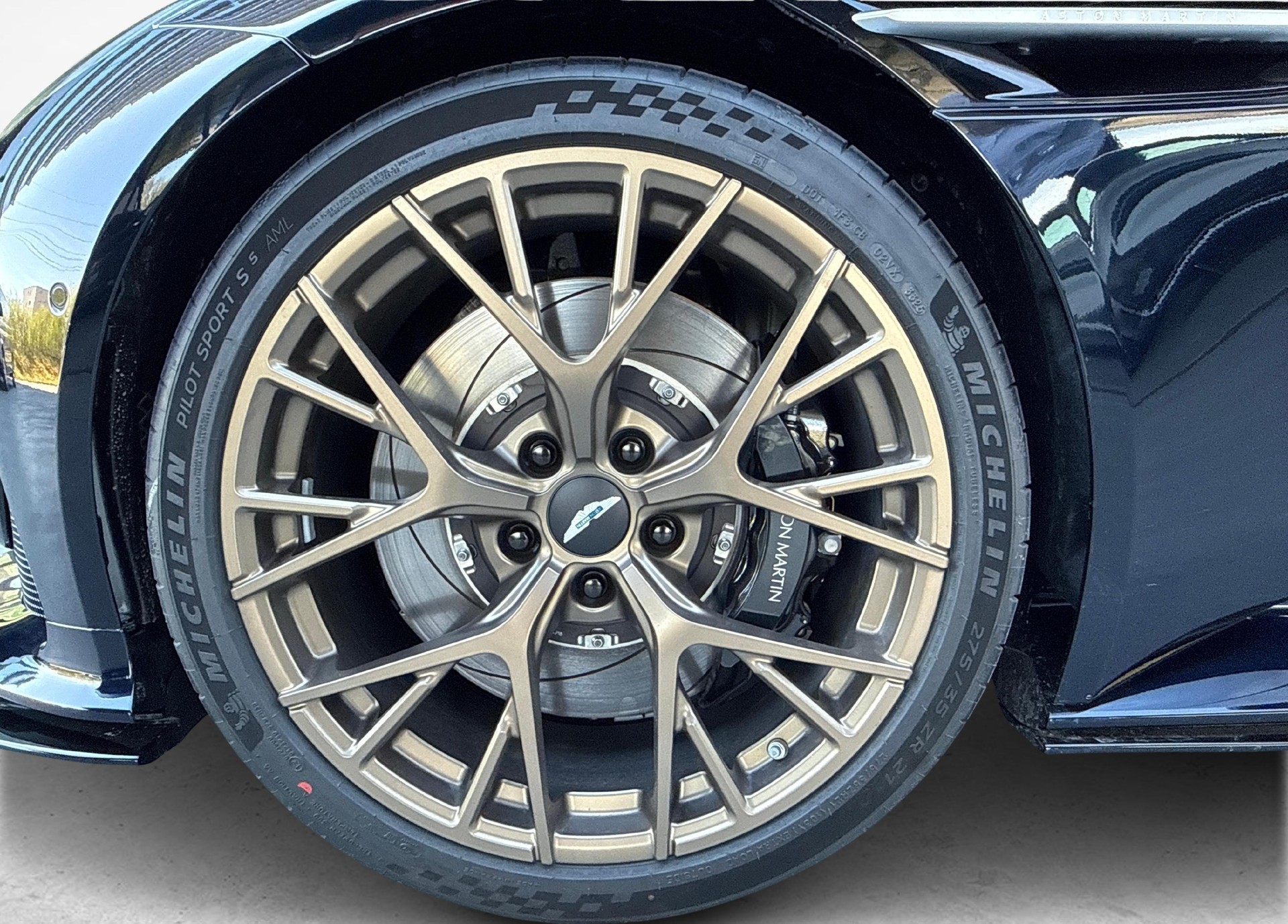ASTON MARTIN DB12 Coupé 4.0 V8 Bi-Turbo-image-12