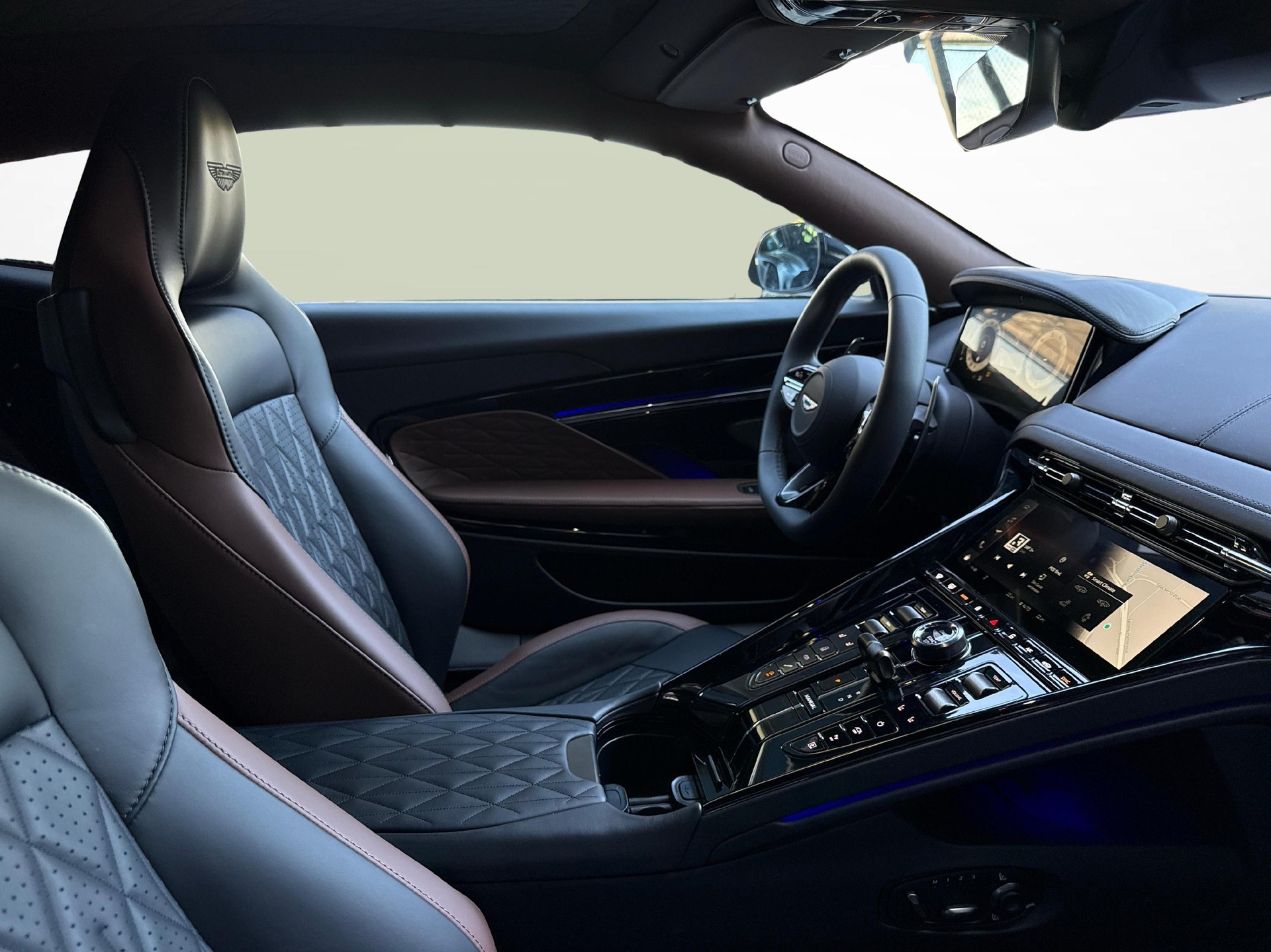 ASTON MARTIN DB12 Coupé 4.0 V8 Bi-Turbo-image-9