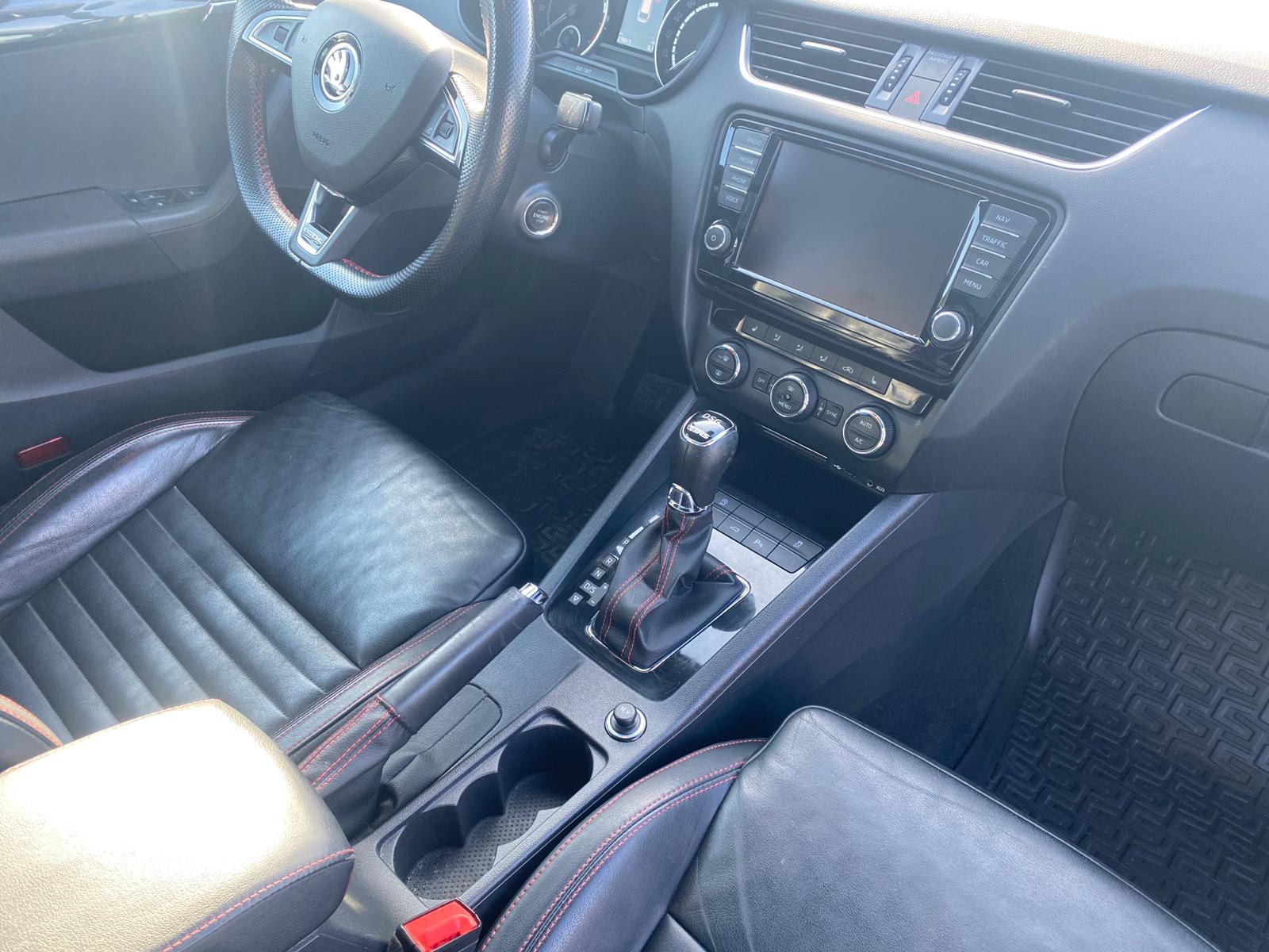 SKODA Octavia Combi 2.0 TSI RS 230 DSG-image-8