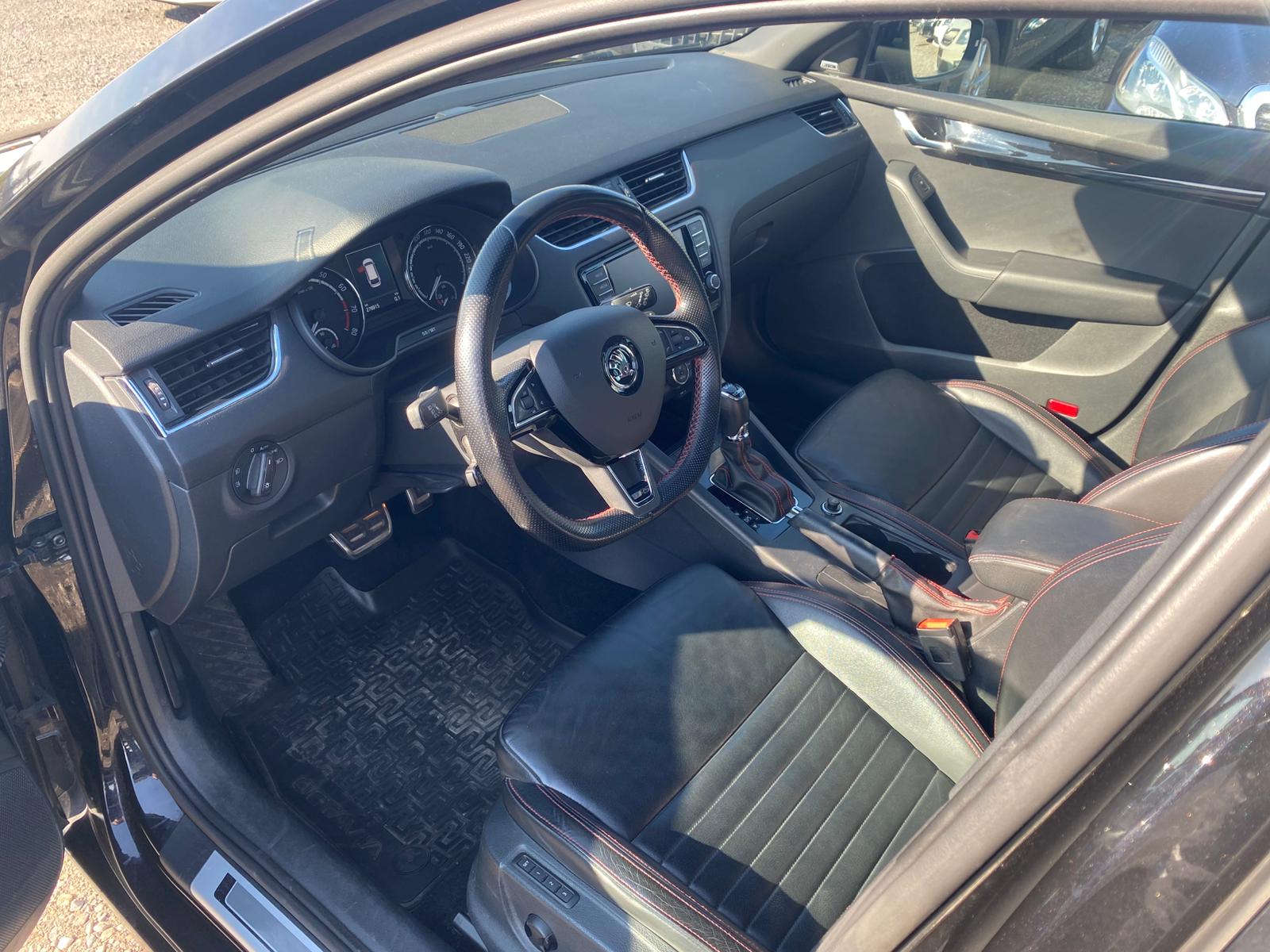 SKODA Octavia Combi 2.0 TSI RS 230 DSG-image-9