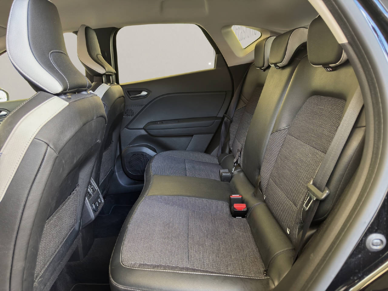 RENAULT Captur 1.6 E-Tech techno-image-18