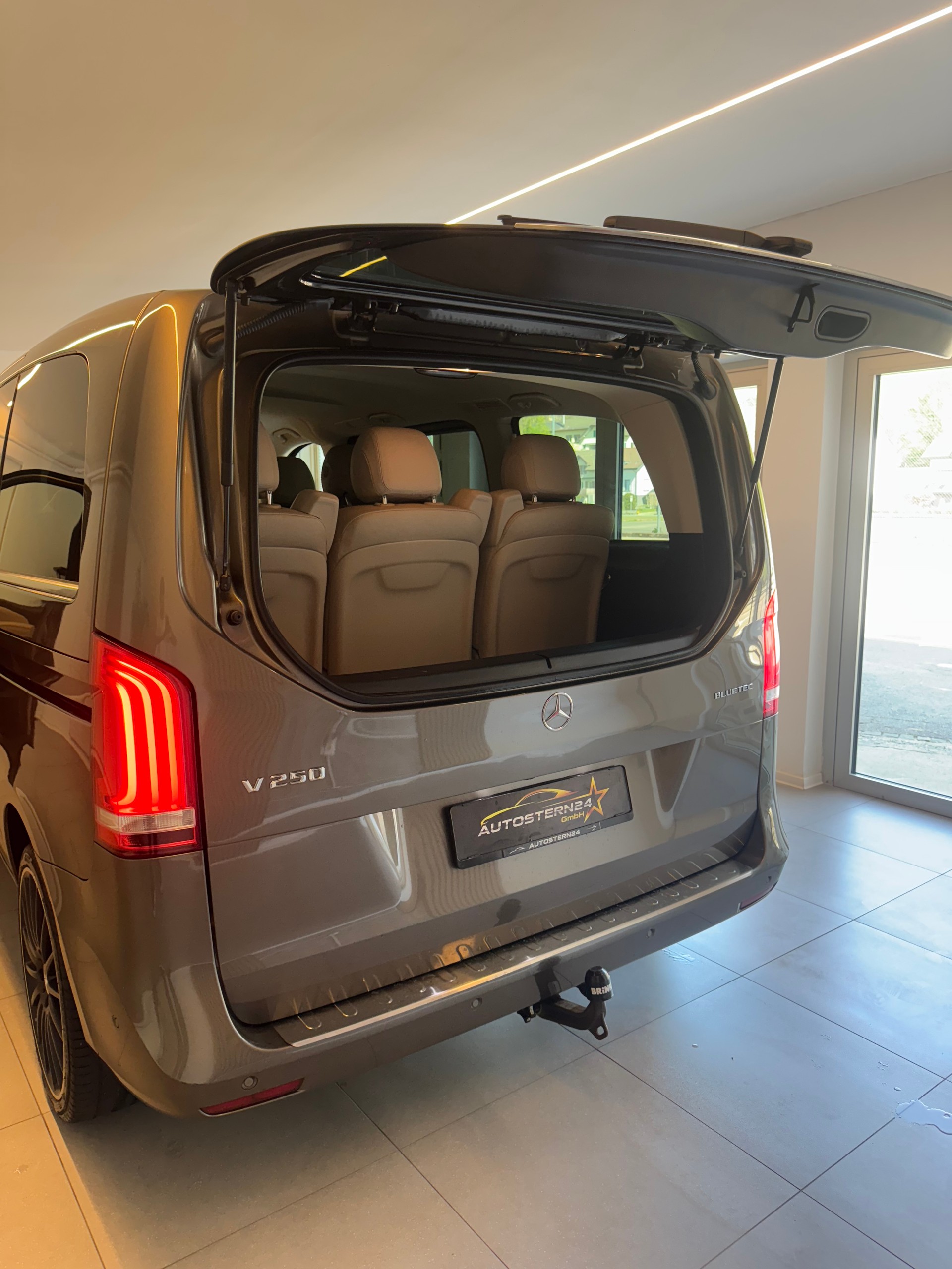 MERCEDES-BENZ V 250 d Avantgarde lang 7G-Tronic *7 Plätzer *CH-Fahrzeug*-image-8