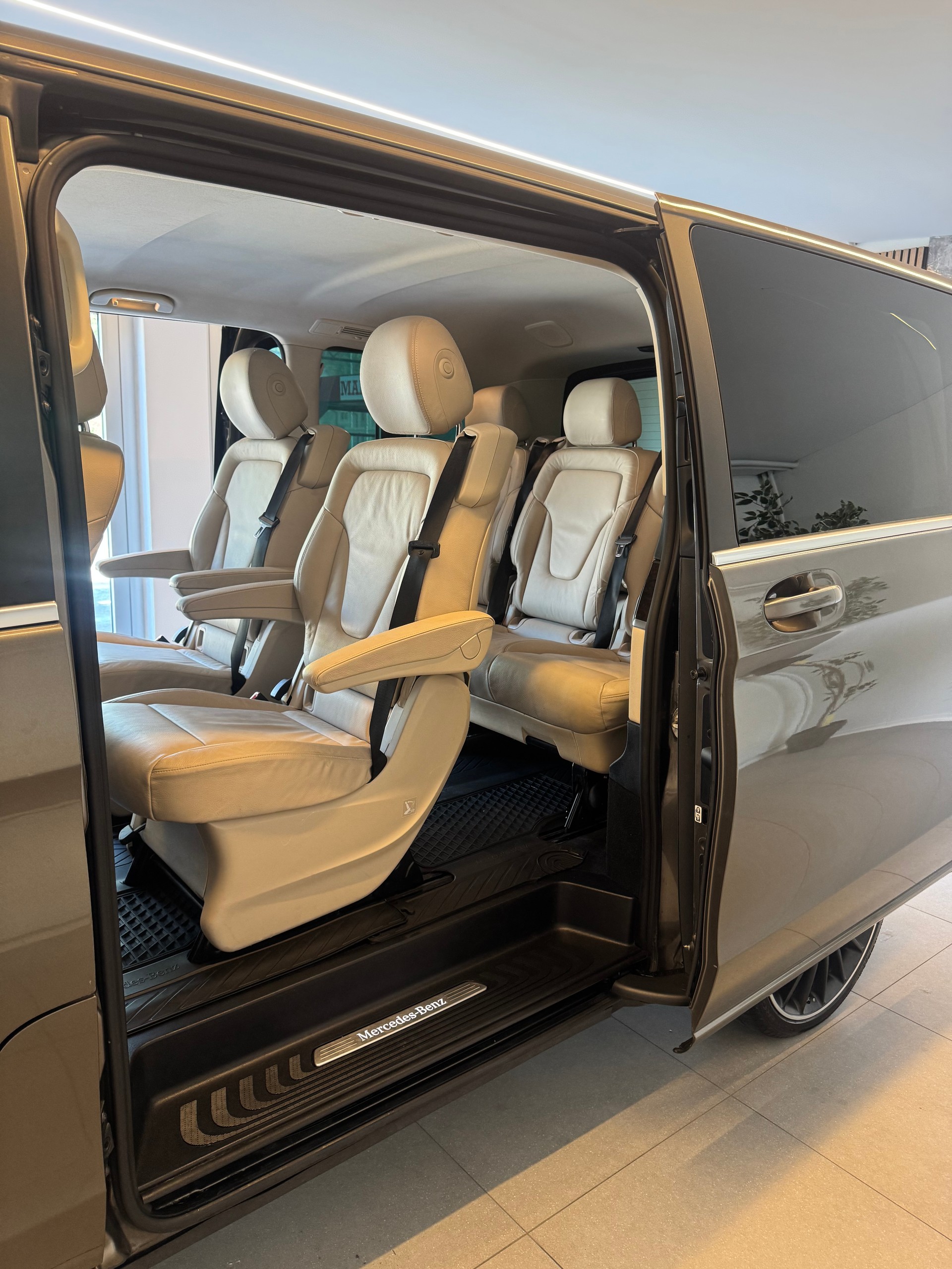MERCEDES-BENZ V 250 d Avantgarde lang 7G-Tronic *7 Plätzer *CH-Fahrzeug*-image-9