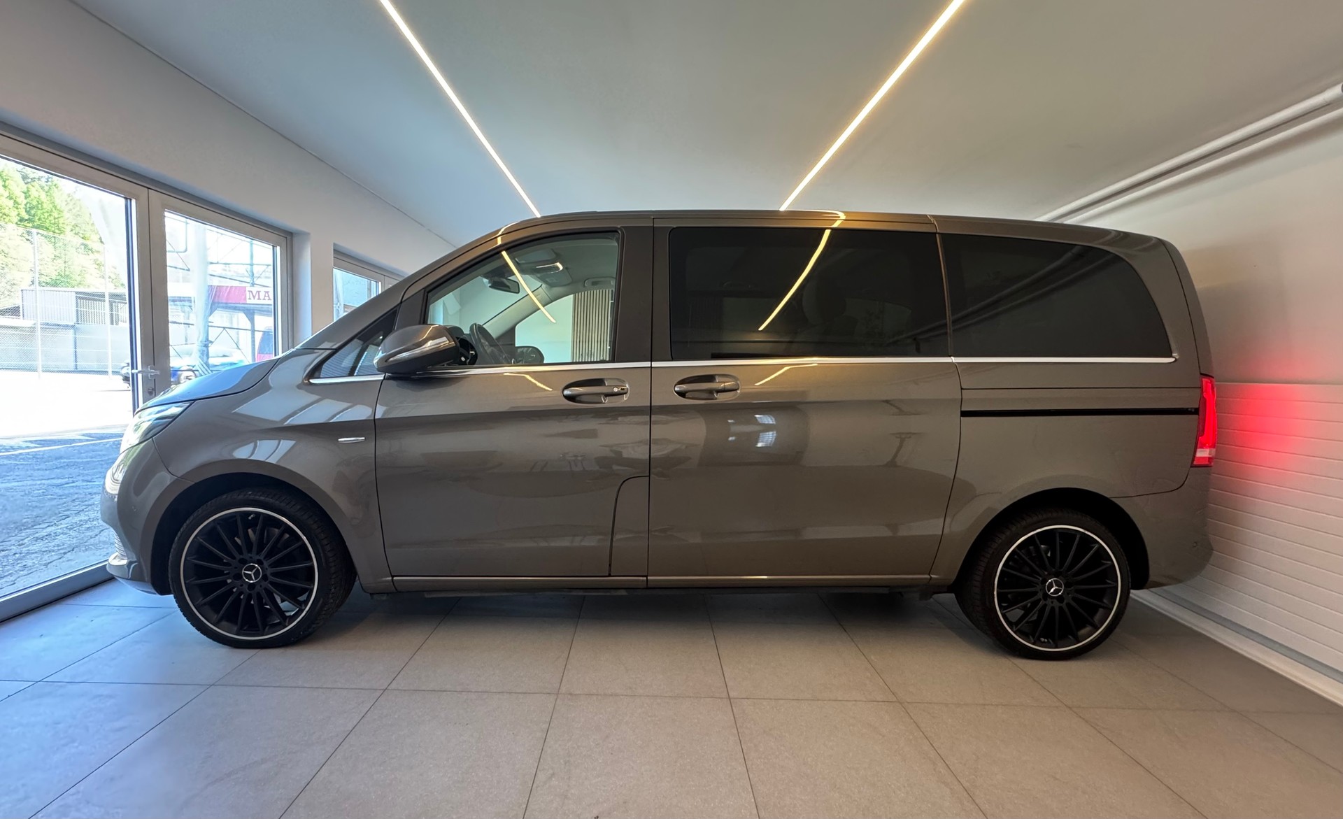 MERCEDES-BENZ V 250 d Avantgarde lang 7G-Tronic *7 Plätzer *CH-Fahrzeug*-image-6
