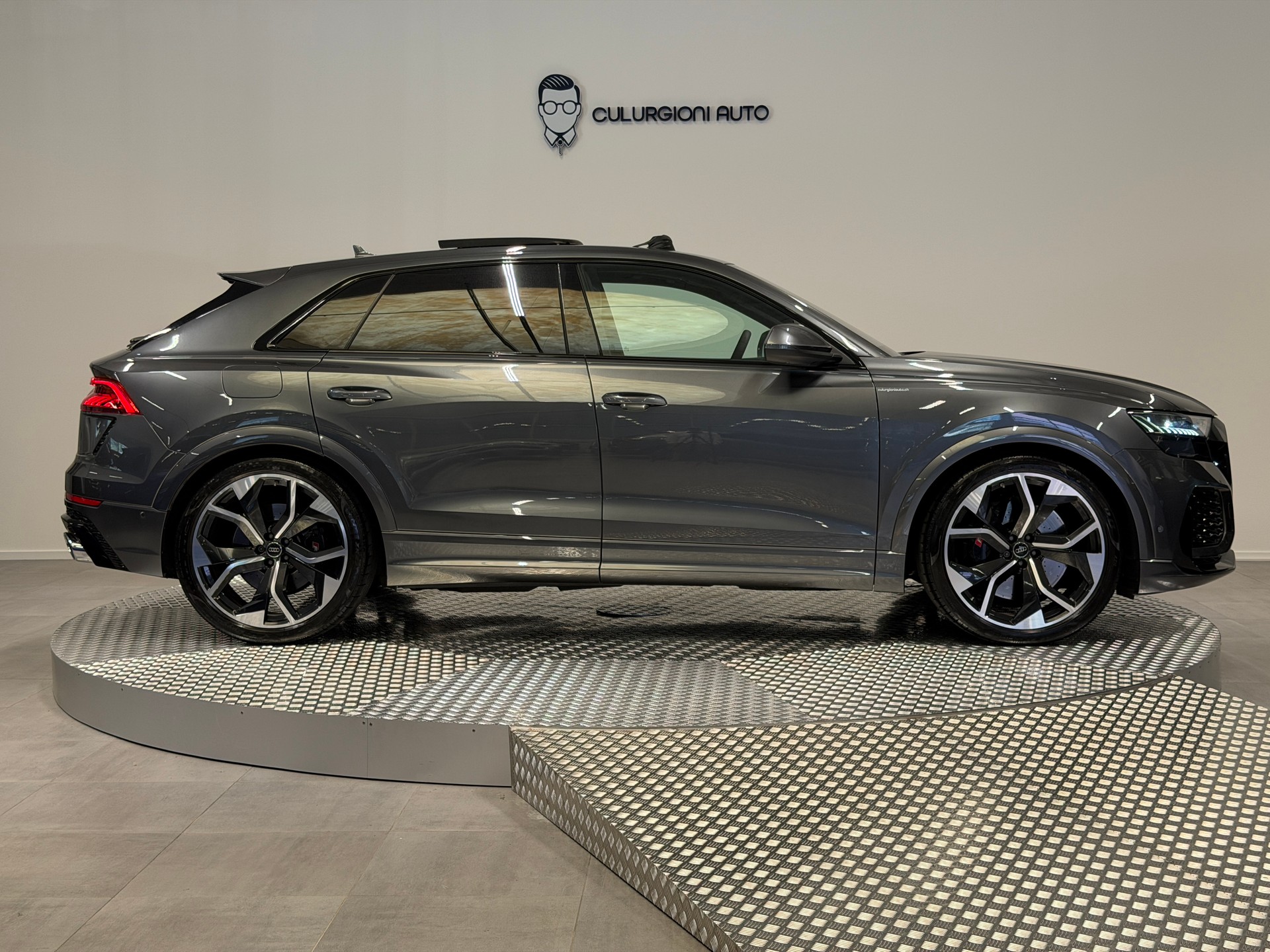 AUDI RSQ8 quattro tiptronic-showroom-element-3