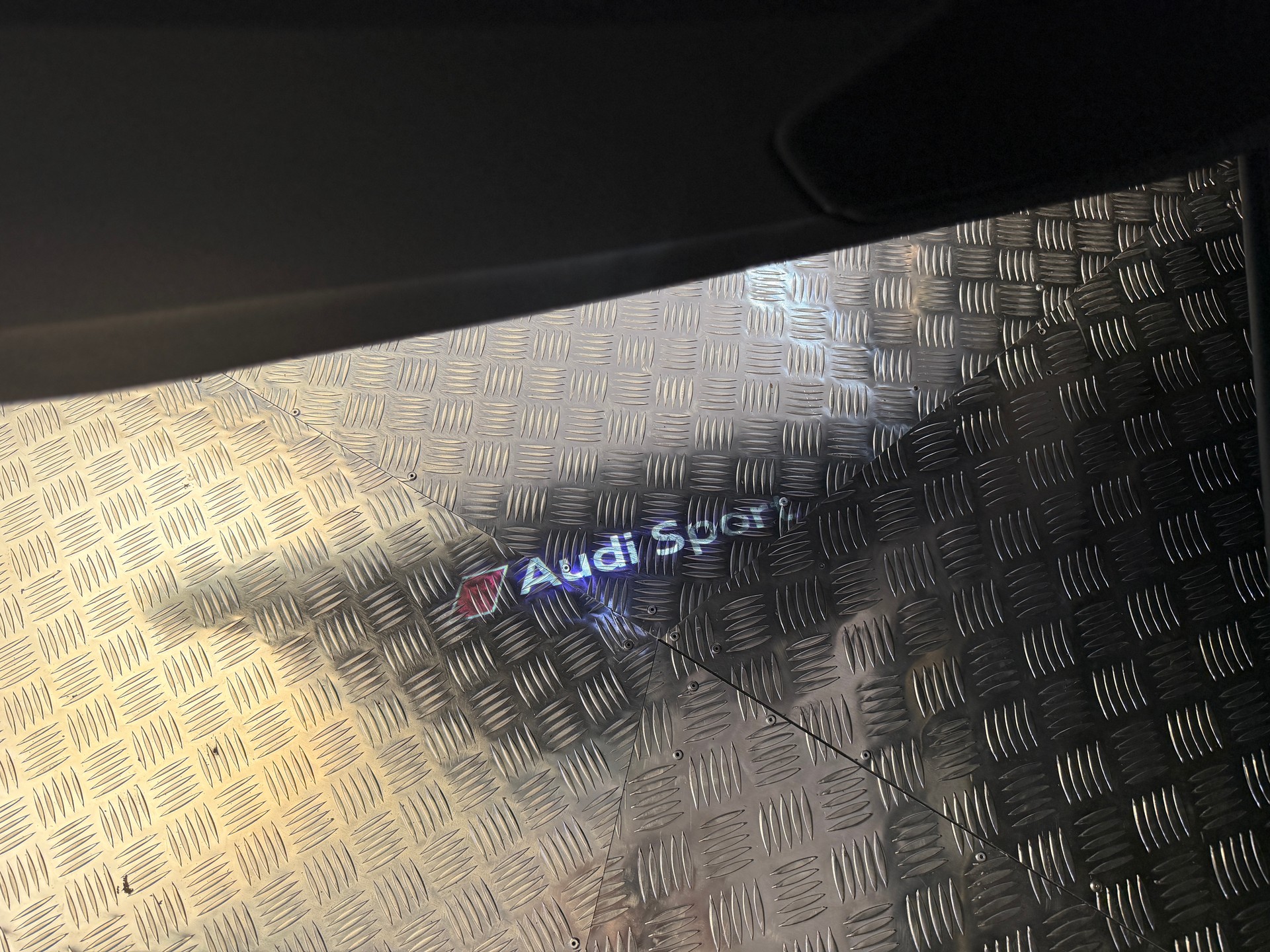 AUDI RSQ8 quattro tiptronic-image-22