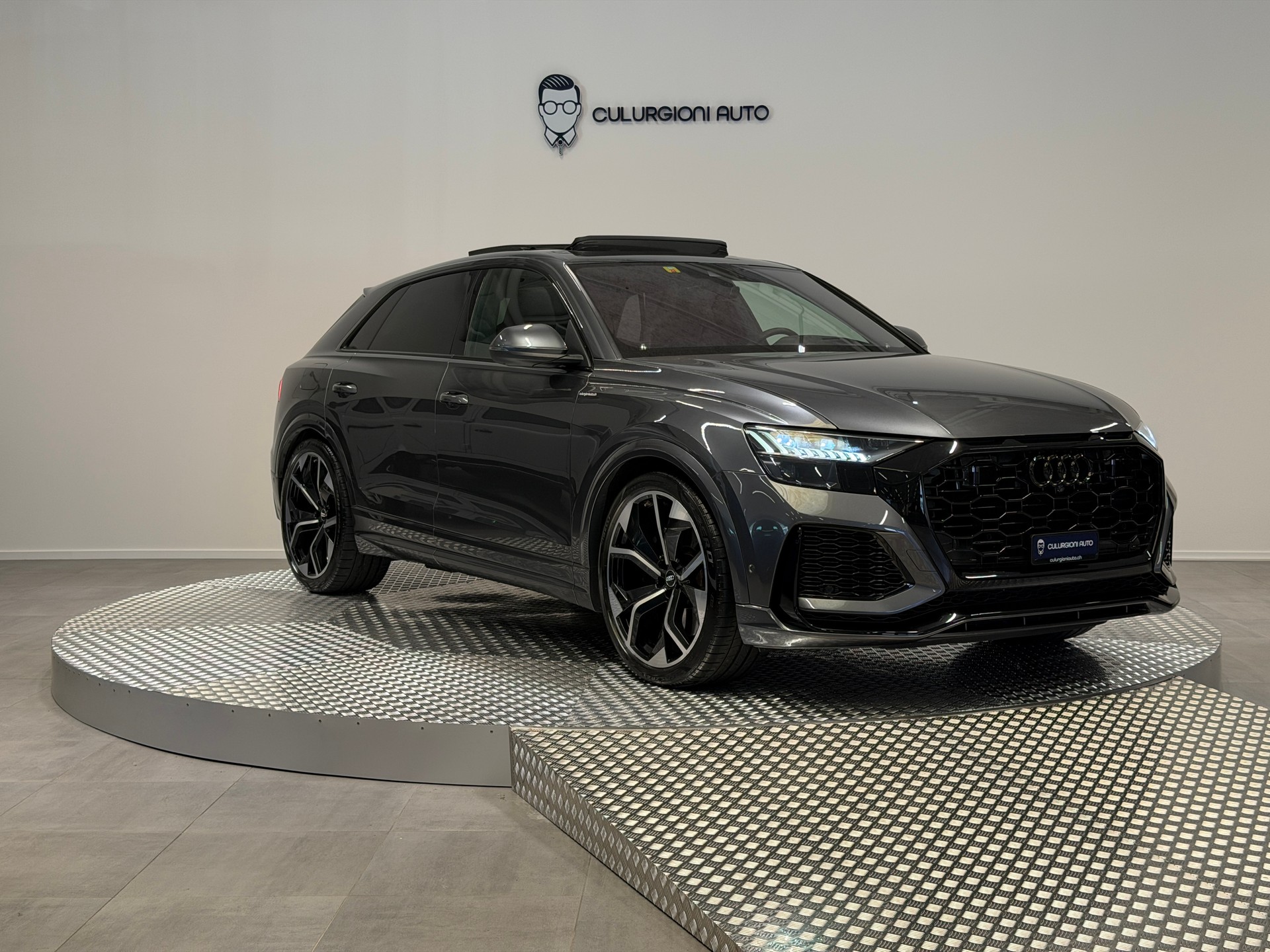 AUDI RSQ8 quattro tiptronic-showroom-element-2