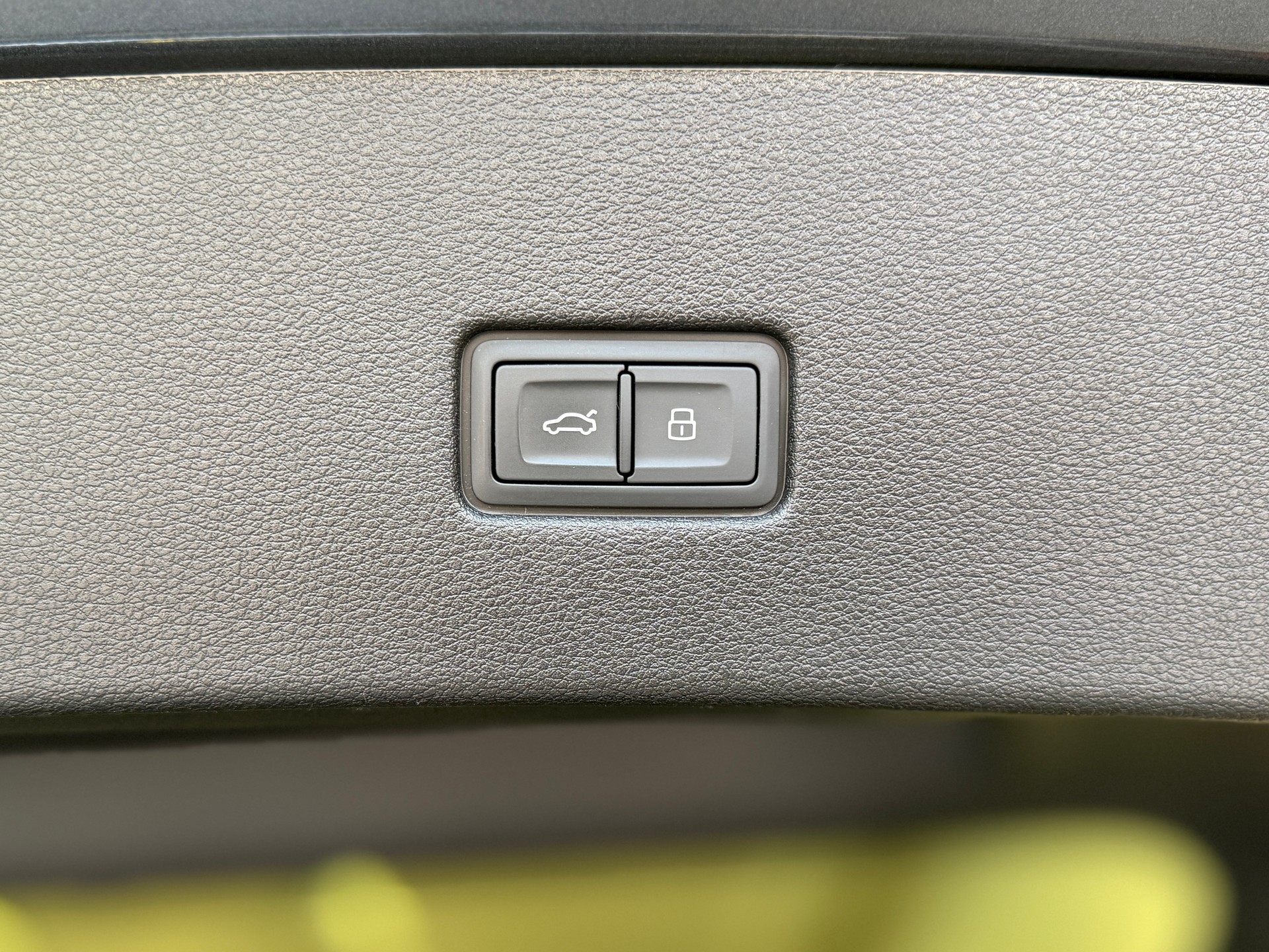 AUDI RSQ8 quattro tiptronic-image-18