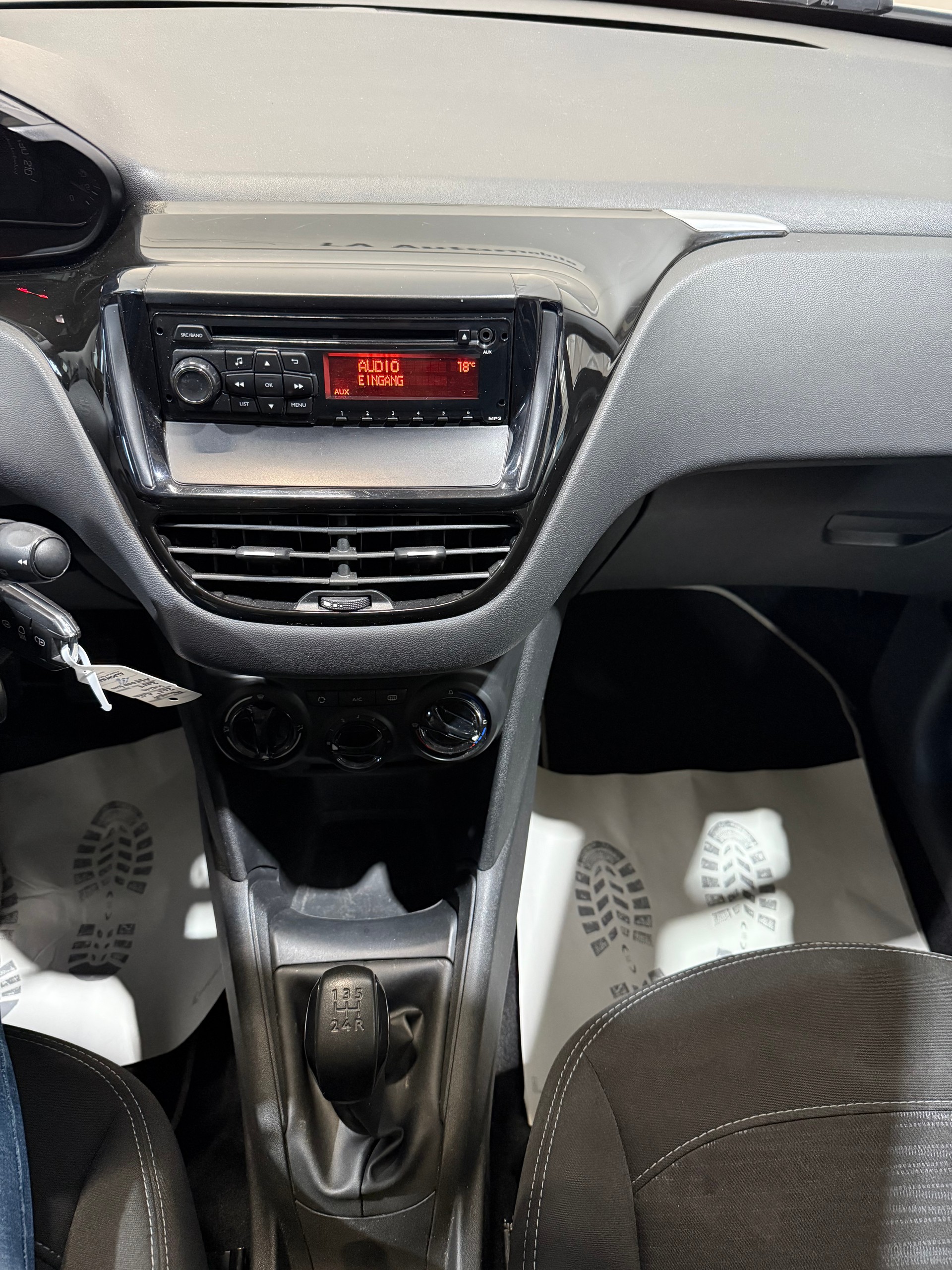 PEUGEOT 208 1.0 VTi Access-image-13