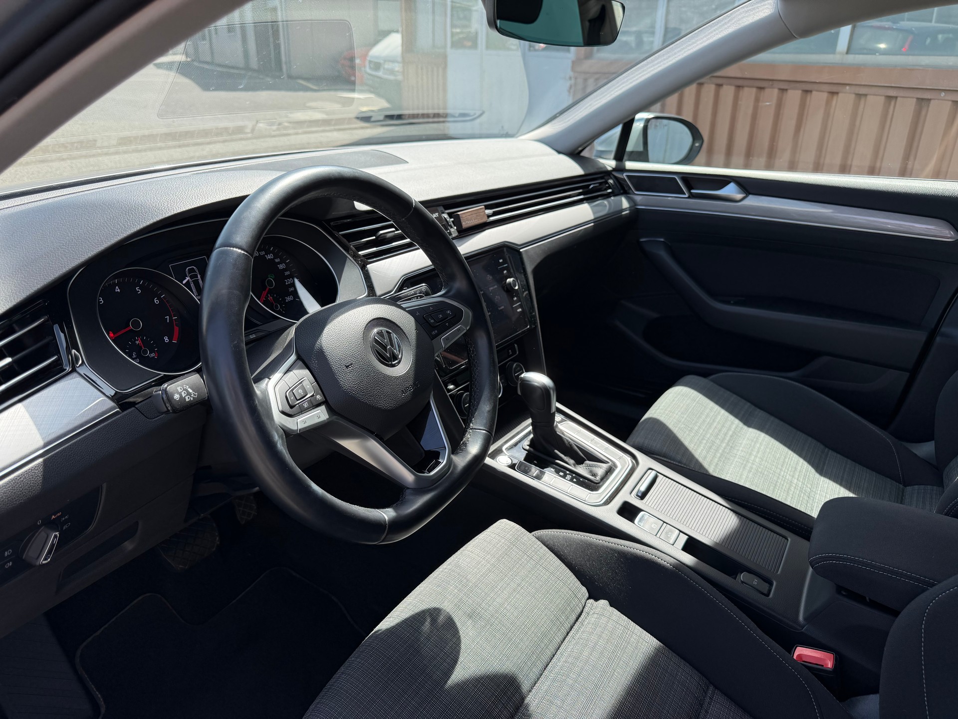 VW Passat Variant 1.5 TSI EVO Business DSG-image-5
