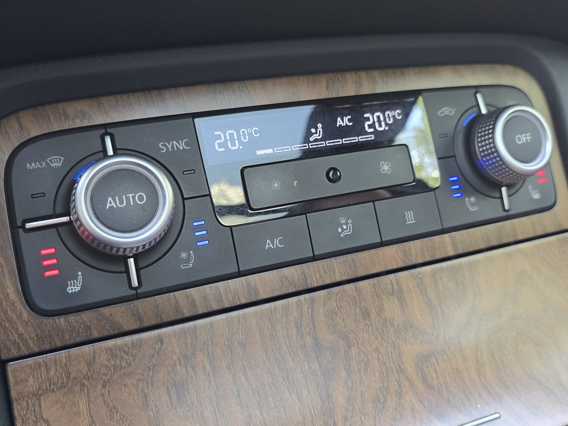 VW Touareg 3.0 TDI BMT Terrain Tech R-Line EXCLUSIVE Peak (Mit Sperren!)-image-17