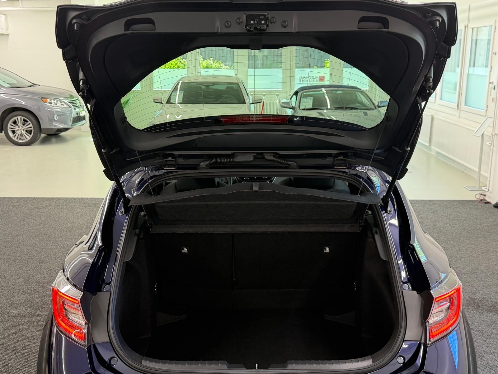TOYOTA Corolla 1.8 HSD Active e- CVT-image-12