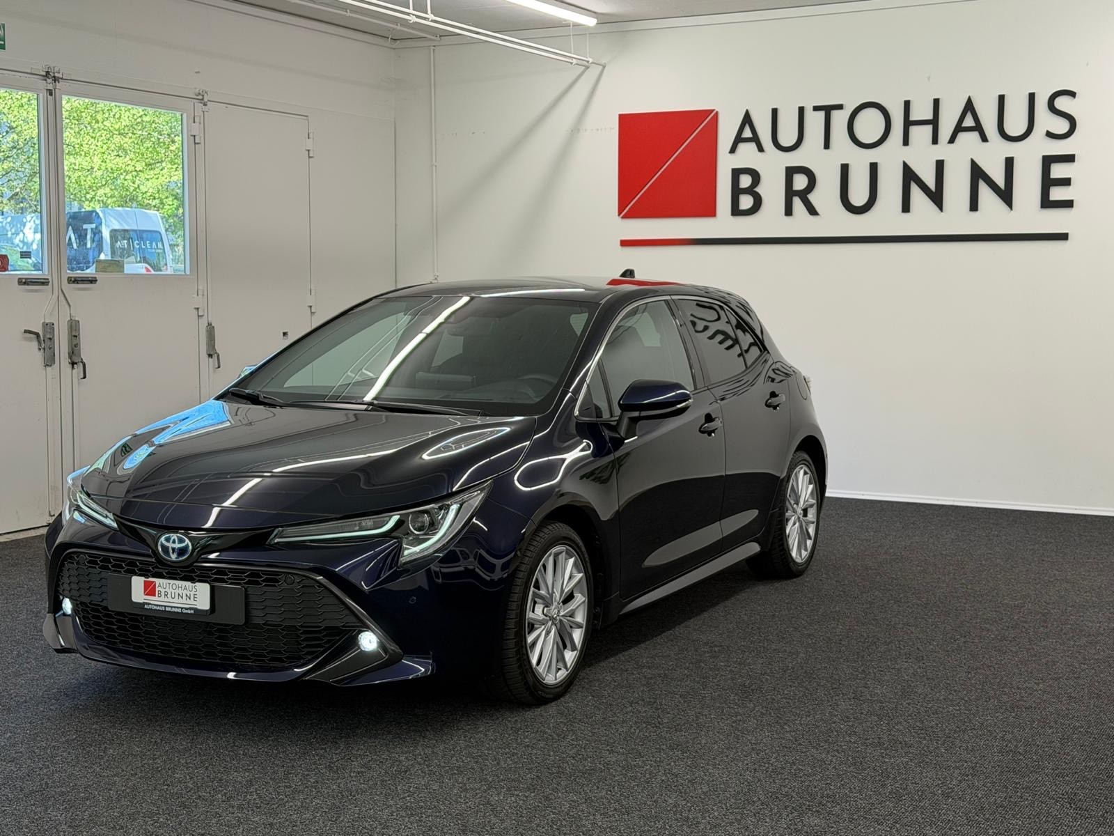 TOYOTA Corolla 1.8 HSD Active e- CVT-image-0