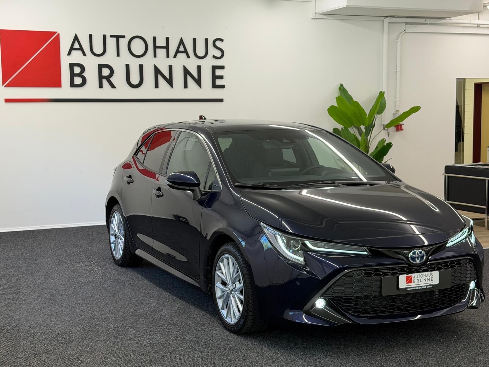 TOYOTA Corolla 1.8 HSD Active e- CVT-image-2