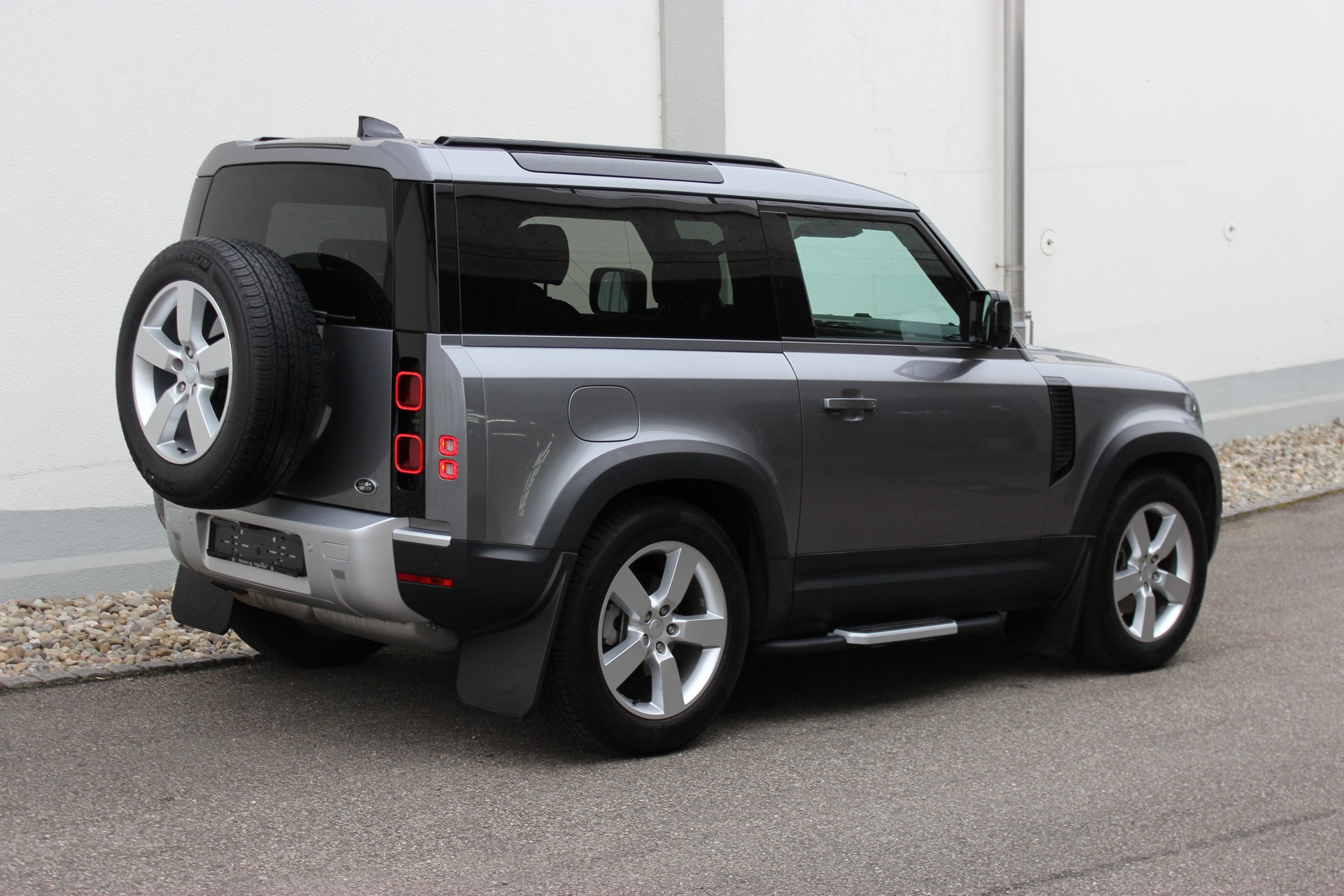 LAND ROVER Defender 90 3.0D I6 200 SE AT8-image-5