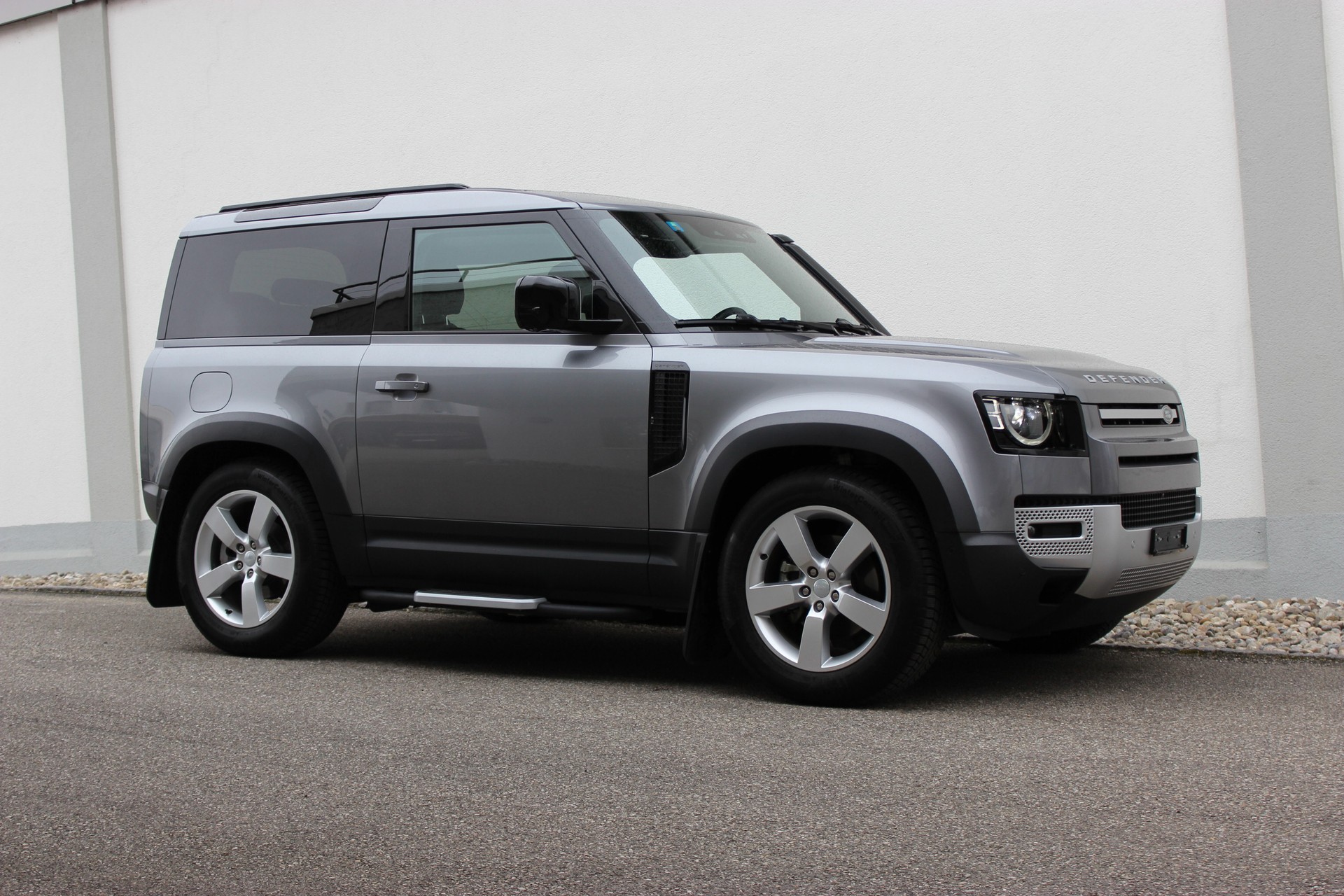 LAND ROVER Defender 90 3.0D I6 200 SE AT8-image-4