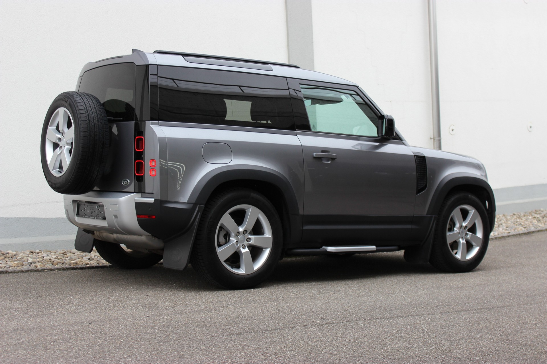 LAND ROVER Defender 90 3.0D I6 200 SE AT8-showroom-element-2