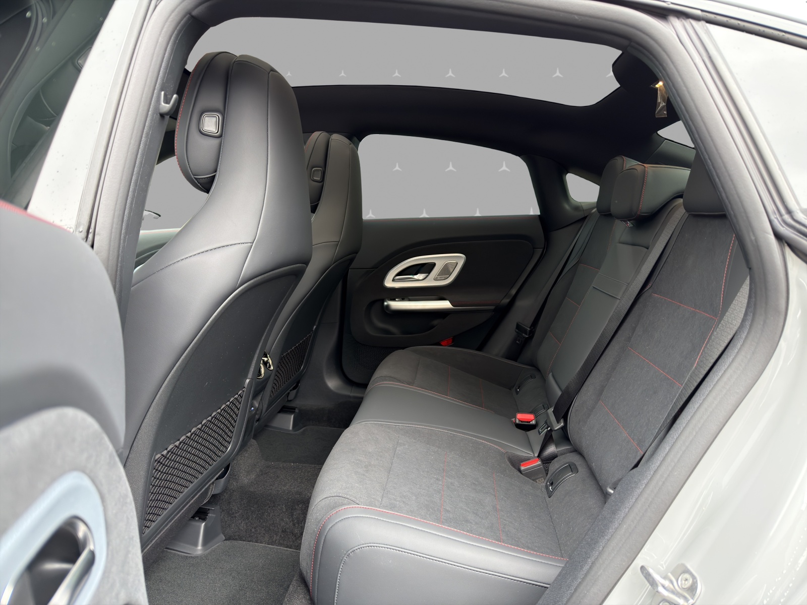 MERCEDES-BENZ CLA 220 8G-DCT 4Matic-image-13