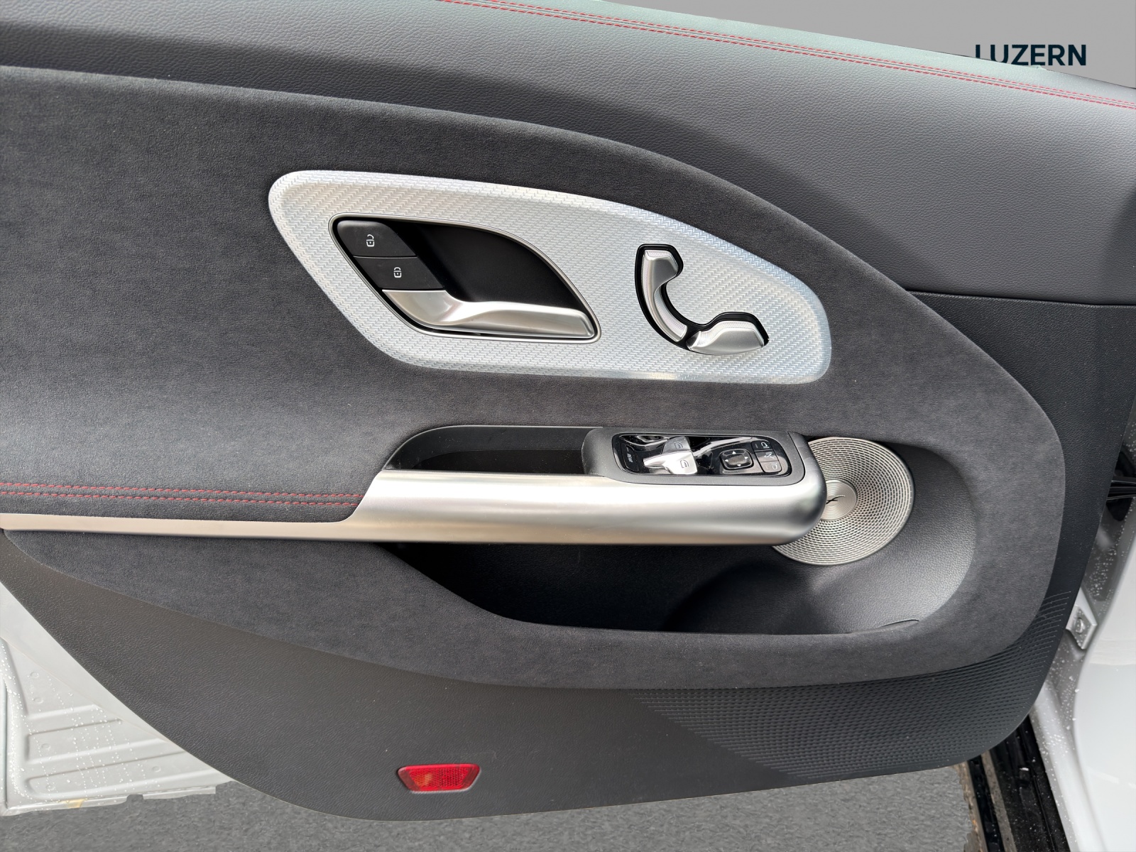 MERCEDES-BENZ CLA 220 8G-DCT 4Matic-image-12
