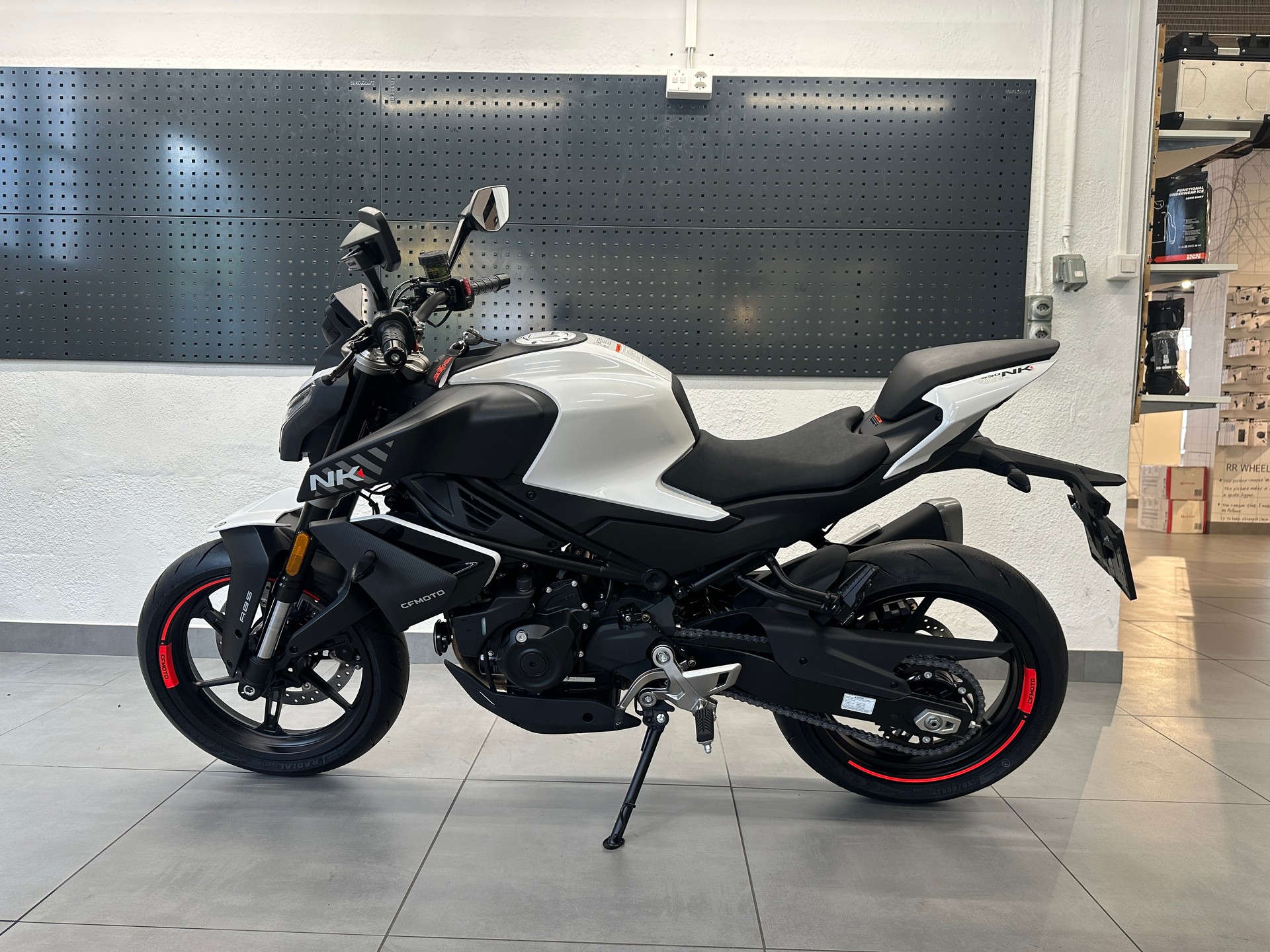 CF MOTO 450 NK | Vorführfahrzeug | Naked Bike | A2 | Garantie-image-15