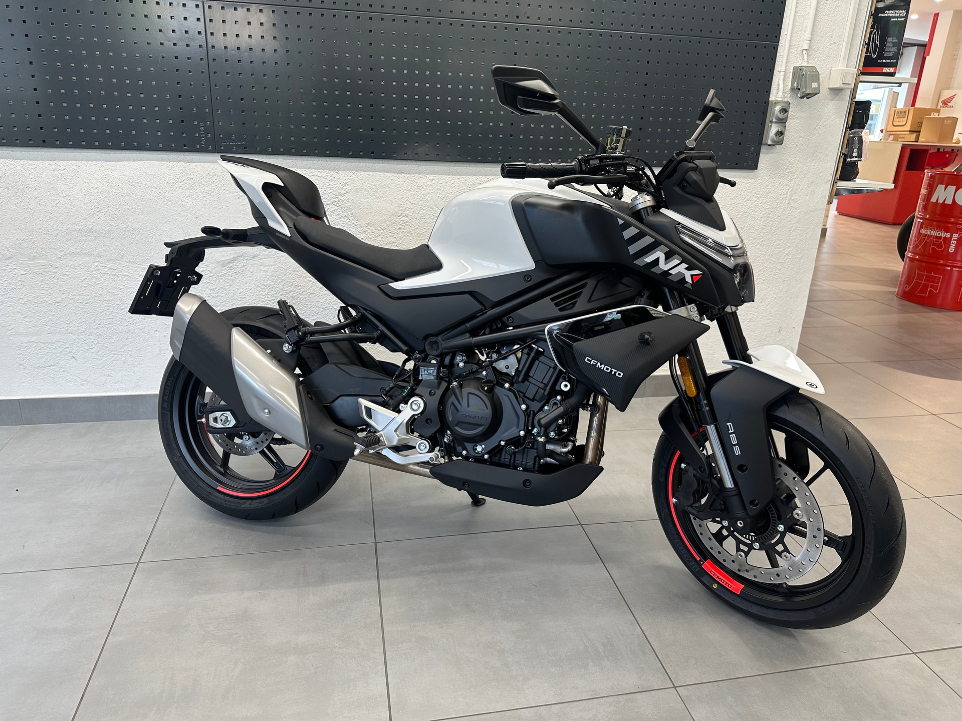 CF MOTO 450 NK | Neu | Naked Bike | A2 | Garantie-showroom-element-3