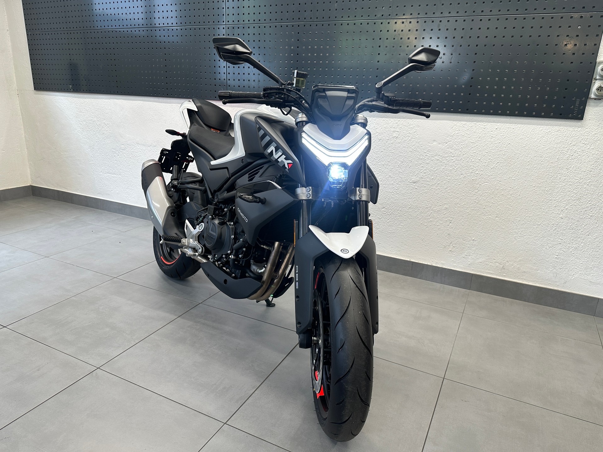 CF MOTO 450 NK | Neu | Naked Bike | A2 | Garantie-showroom-element-2