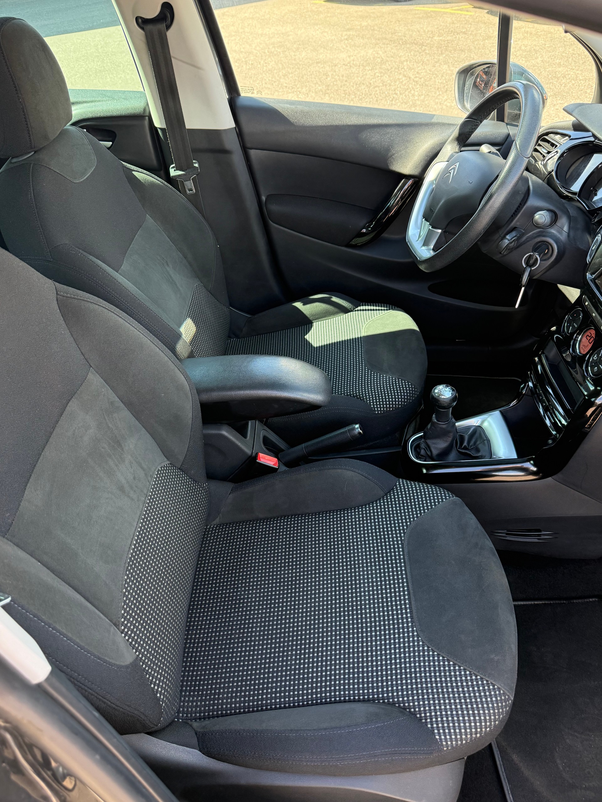CITROEN C3 1.2i Exclusive-image-3