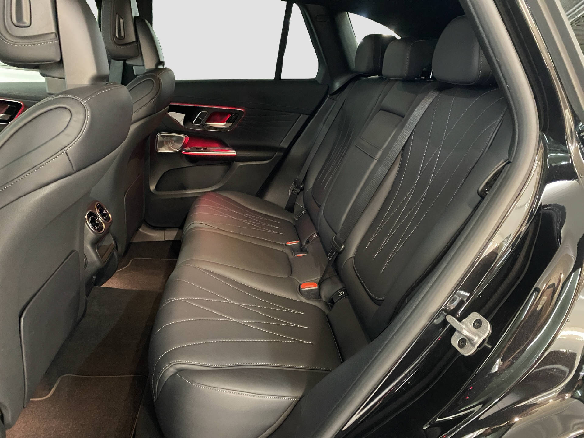 MERCEDES-BENZ GLC 300 AMG Line 4MATIC-image-12