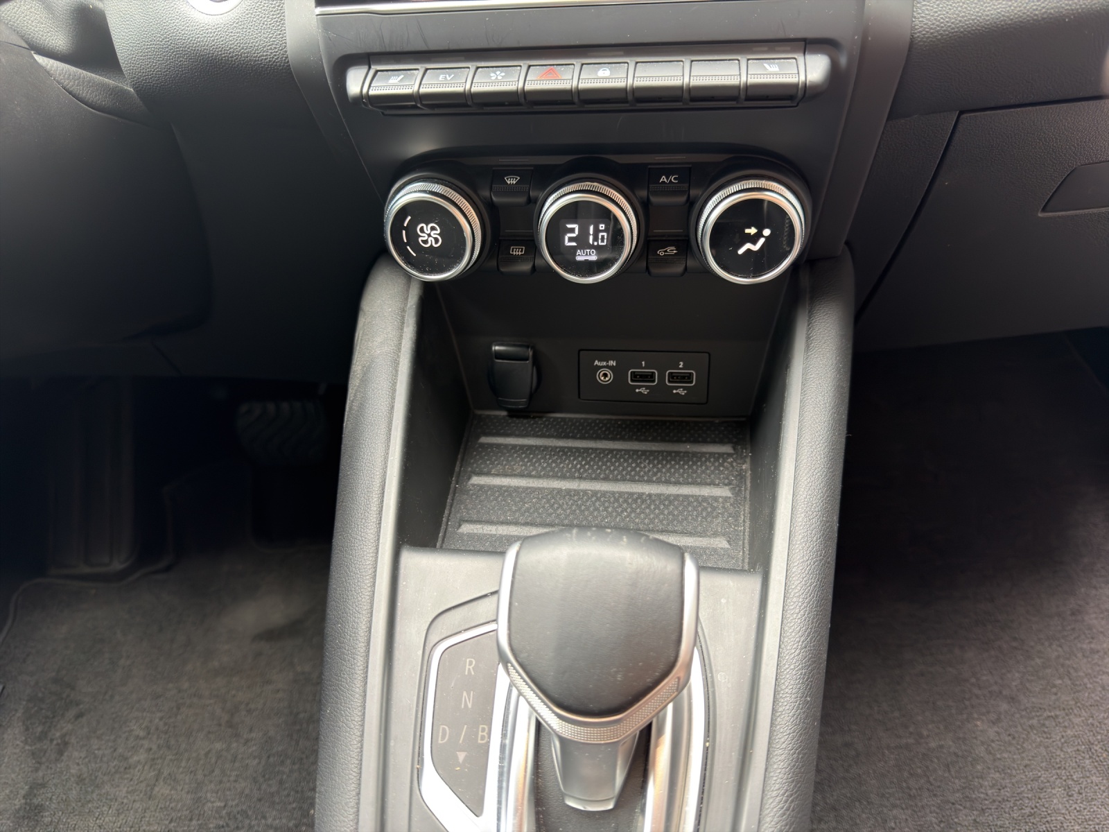 RENAULT Captur 1.6 E-Tech Intens-image-10