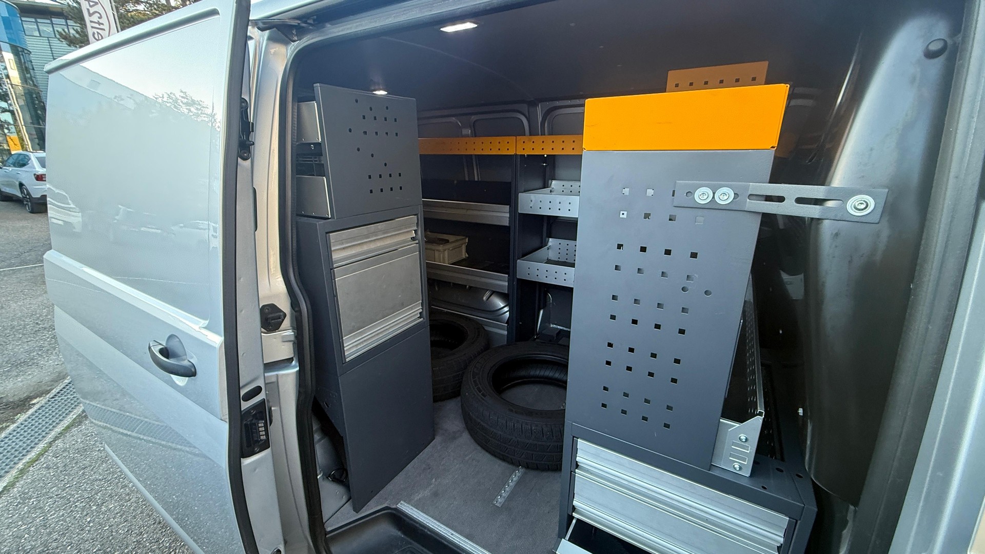 VW T6.1 2.0 TDI TDI EINBAU-SCHRÄNKE 3200 KG!!!-image-27