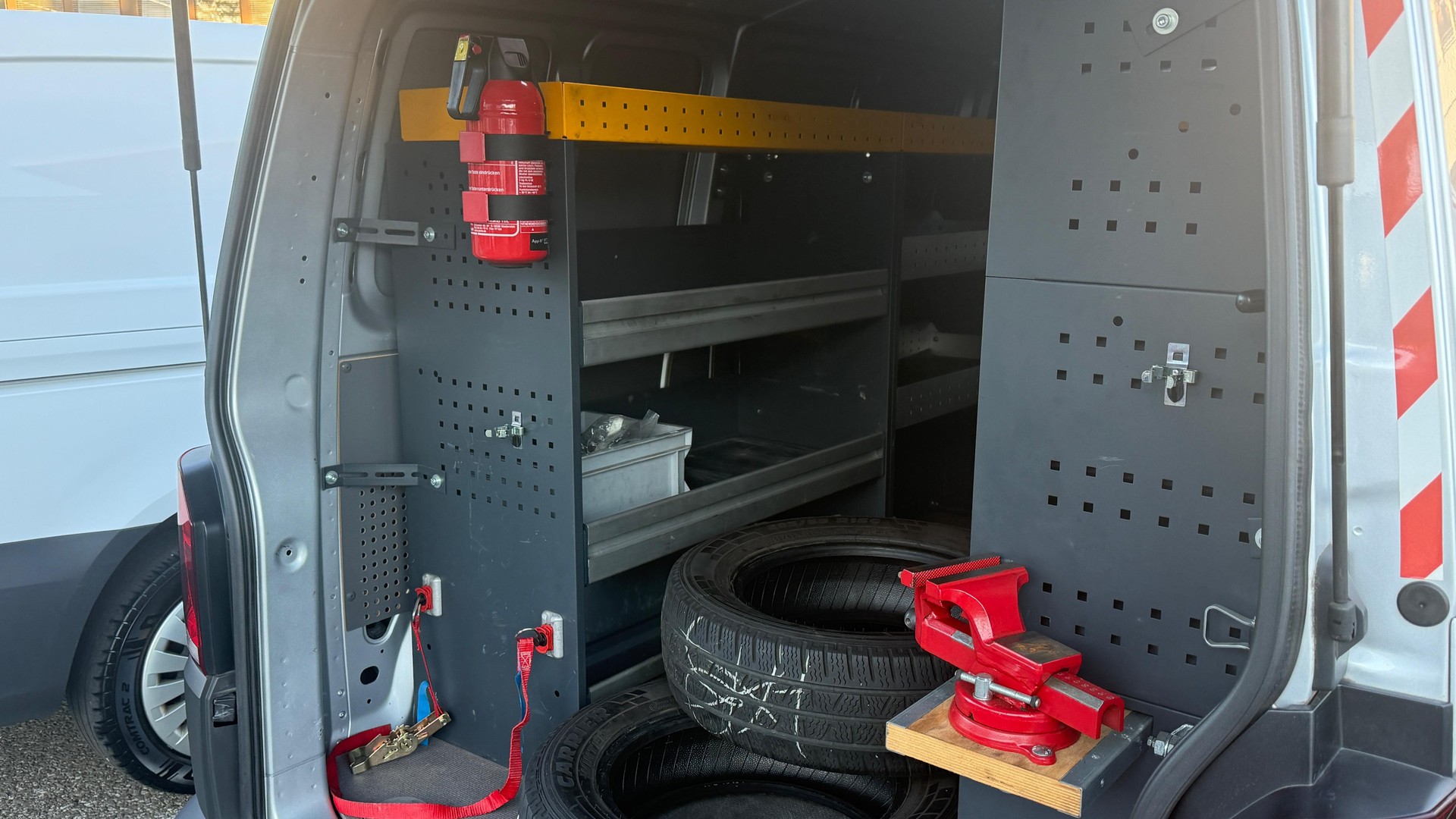 VW T6.1 2.0 TDI TDI EINBAU-SCHRÄNKE 3200 KG!!!-image-26