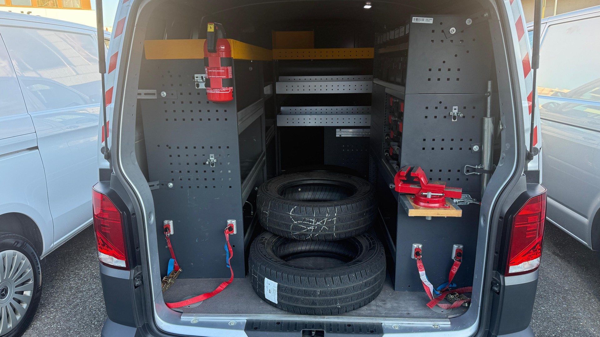 VW T6.1 2.0 TDI TDI EINBAU-SCHRÄNKE 3200 KG!!!-image-24